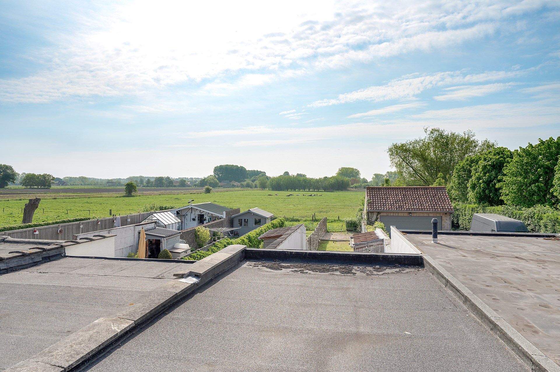 Vernieuwd huis met mooie open zichten te Damme foto 20