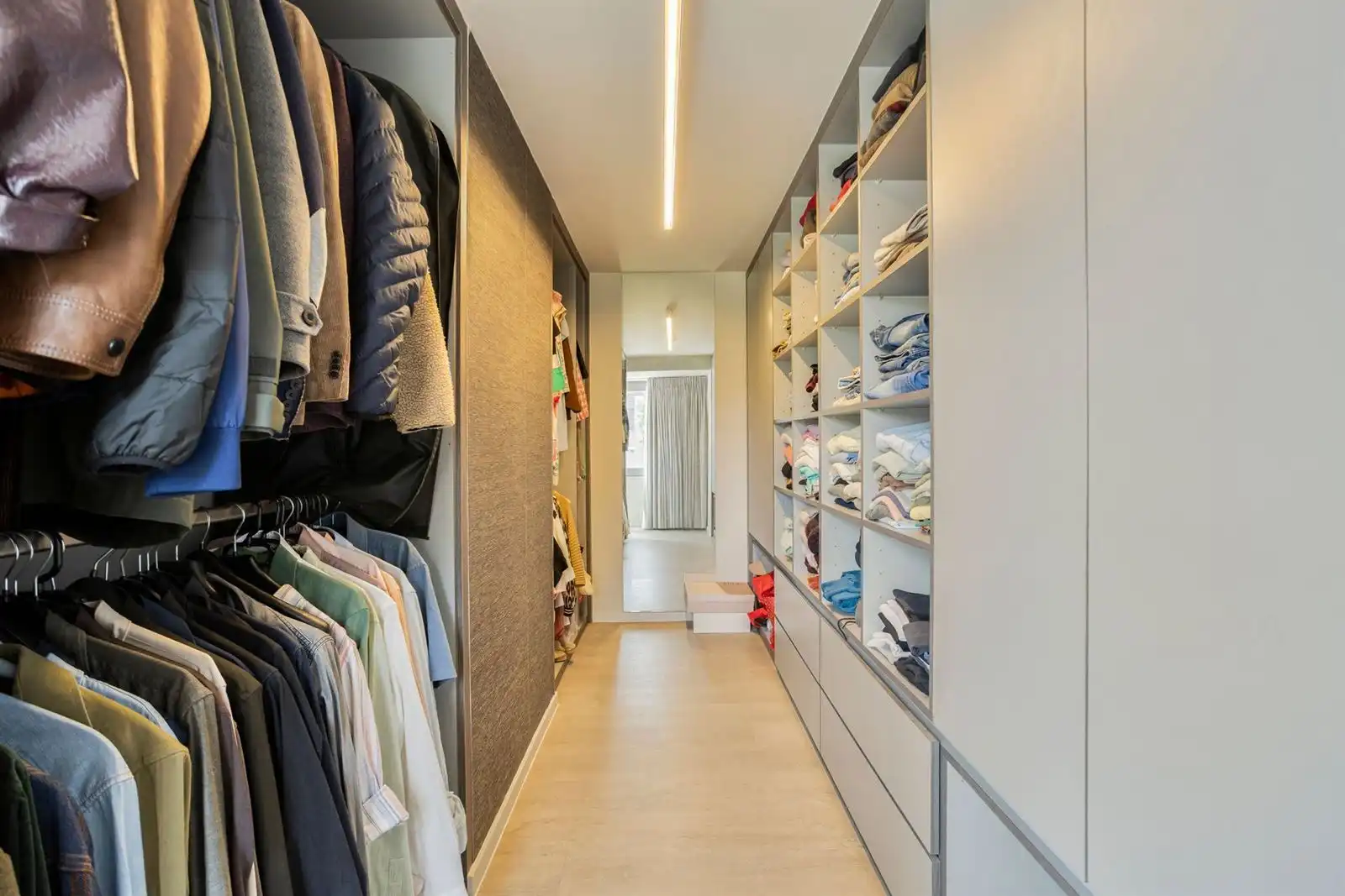 Veelzijdig handelspand met toonzaal, werkplaatsen en ruime woonst in Halle foto 21