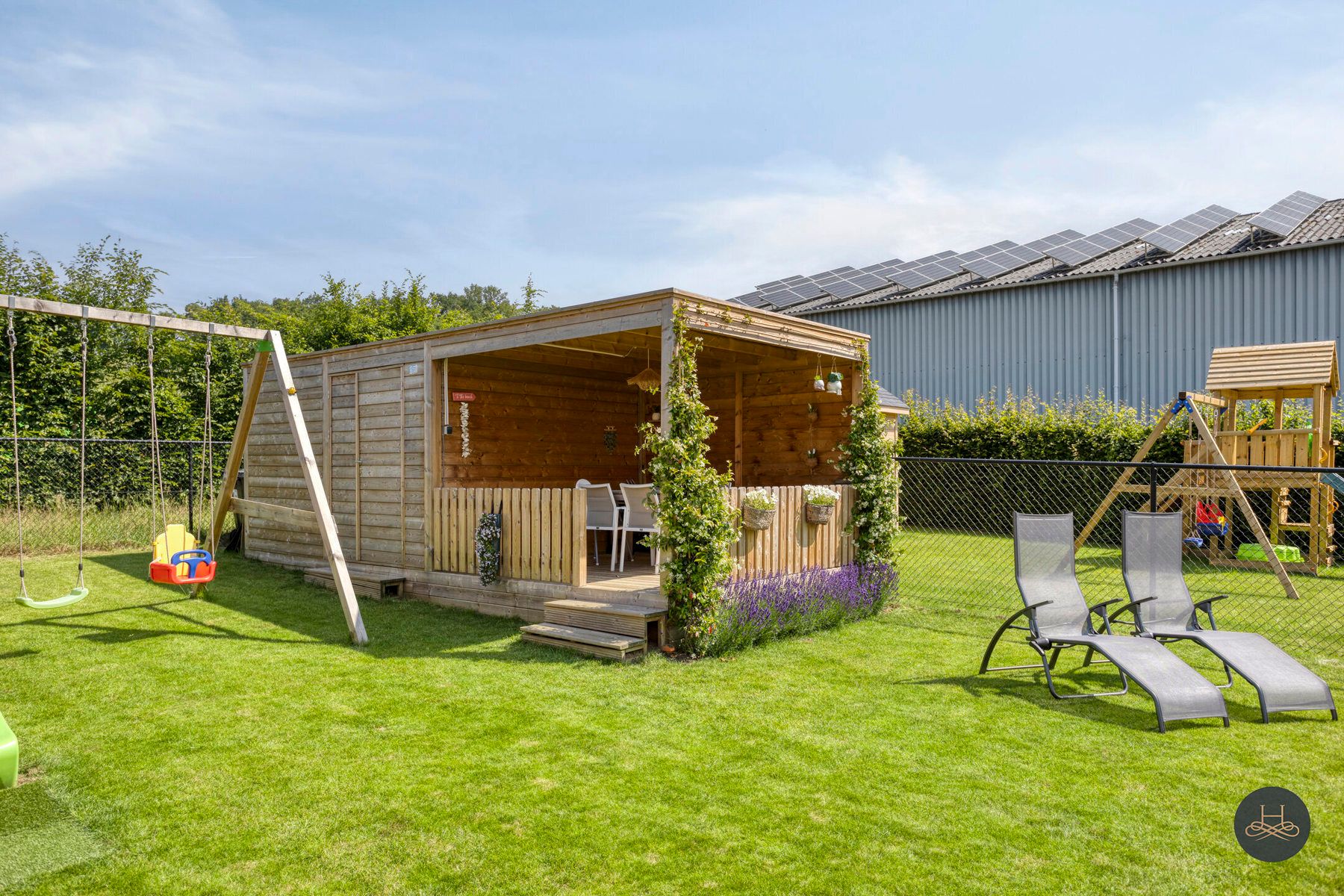 Recente moderne halfopen woning met zicht op groen foto 29