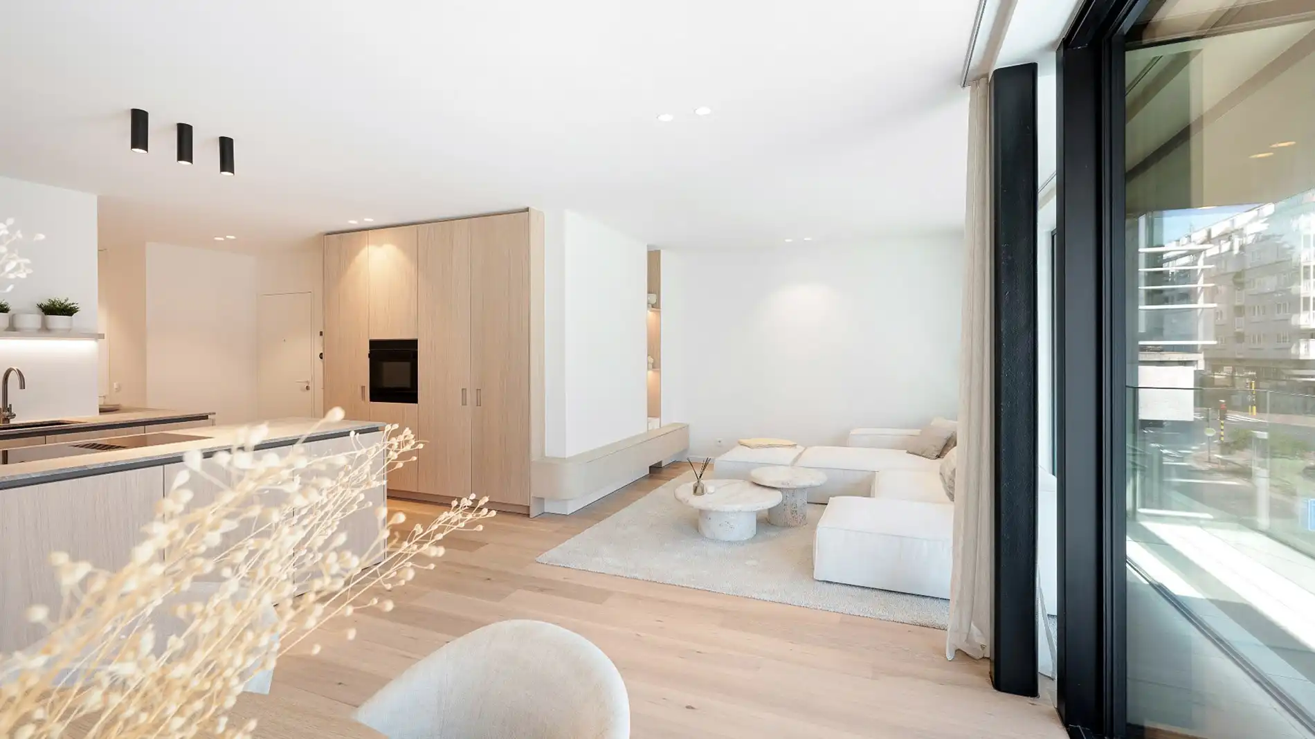 Nieuw appartement gelegen aan de zuidkant van het vernieuwde Burg. Fr. Desmidtplein. Gevelbreedte van ca. 8 meter. foto 9