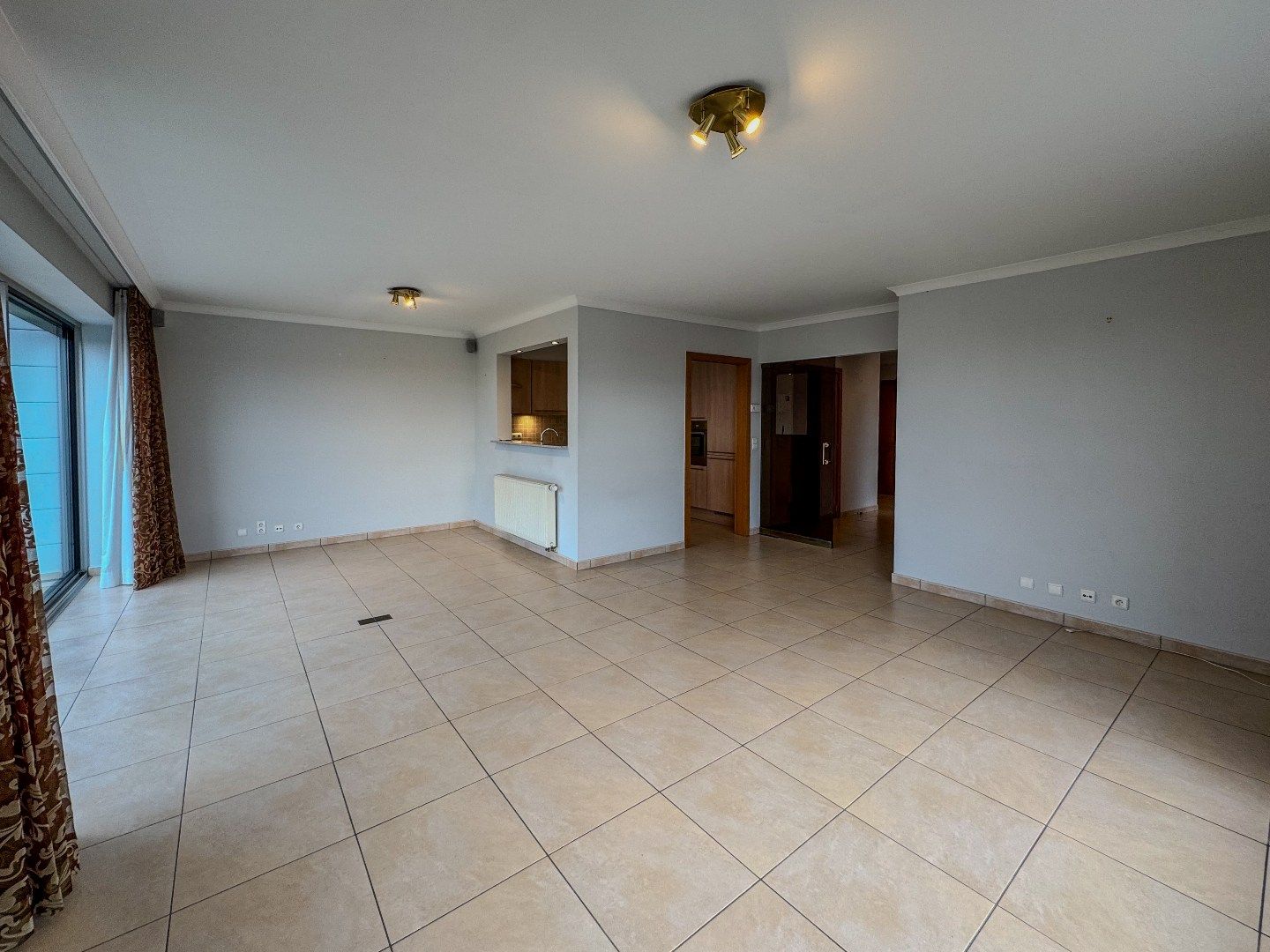 Ruim appartement met 2 slaapkamers en terras met prachtige vergezichten! foto 3