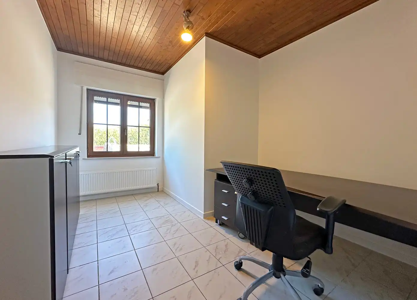 Zeer ruime woning met 4 slaapkamers, groot terras en 2 autostaanplaatsen! foto 5