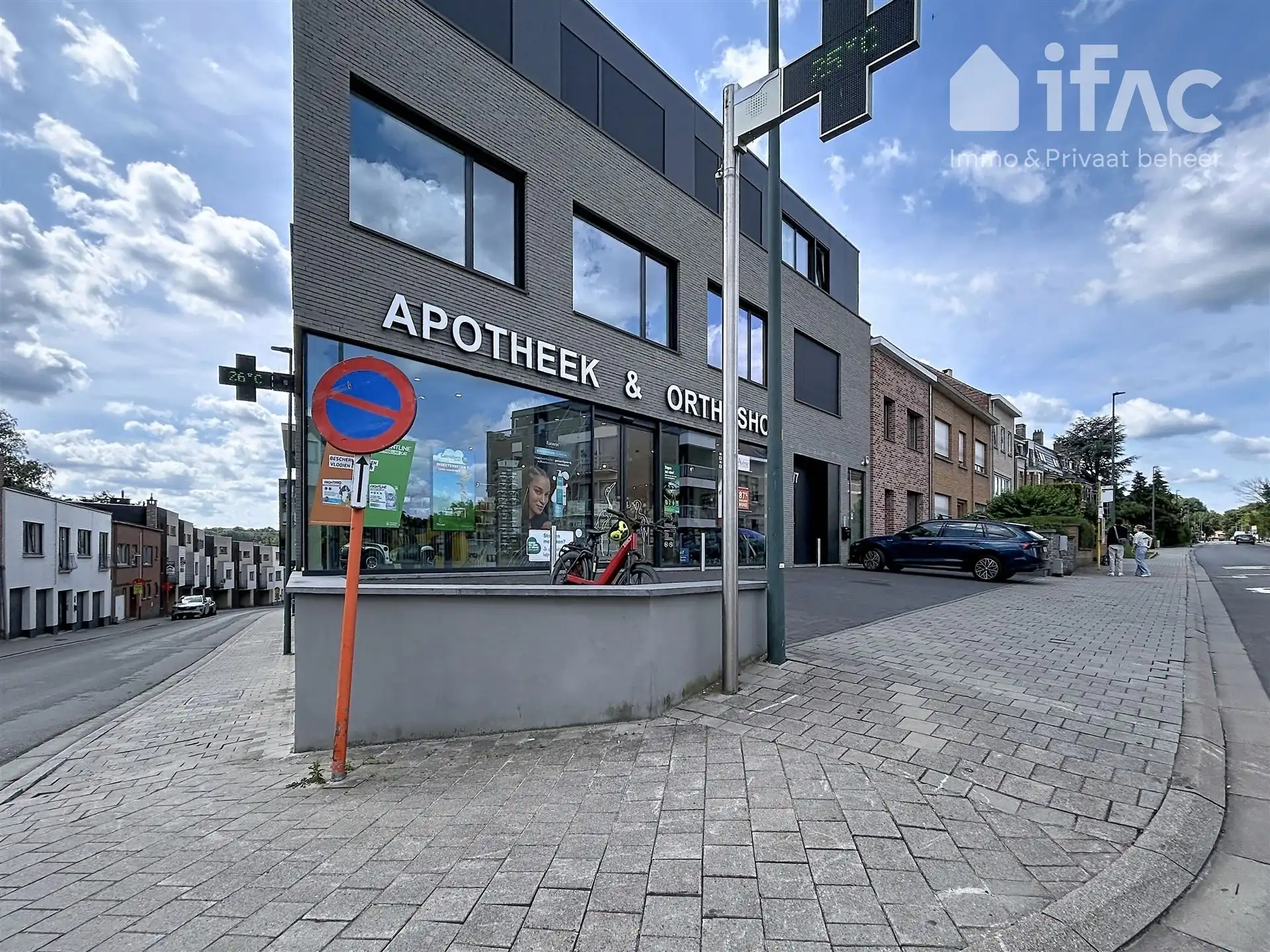 Moderne praktijkruimtes in modern en lichtrijk gebouw foto 3
