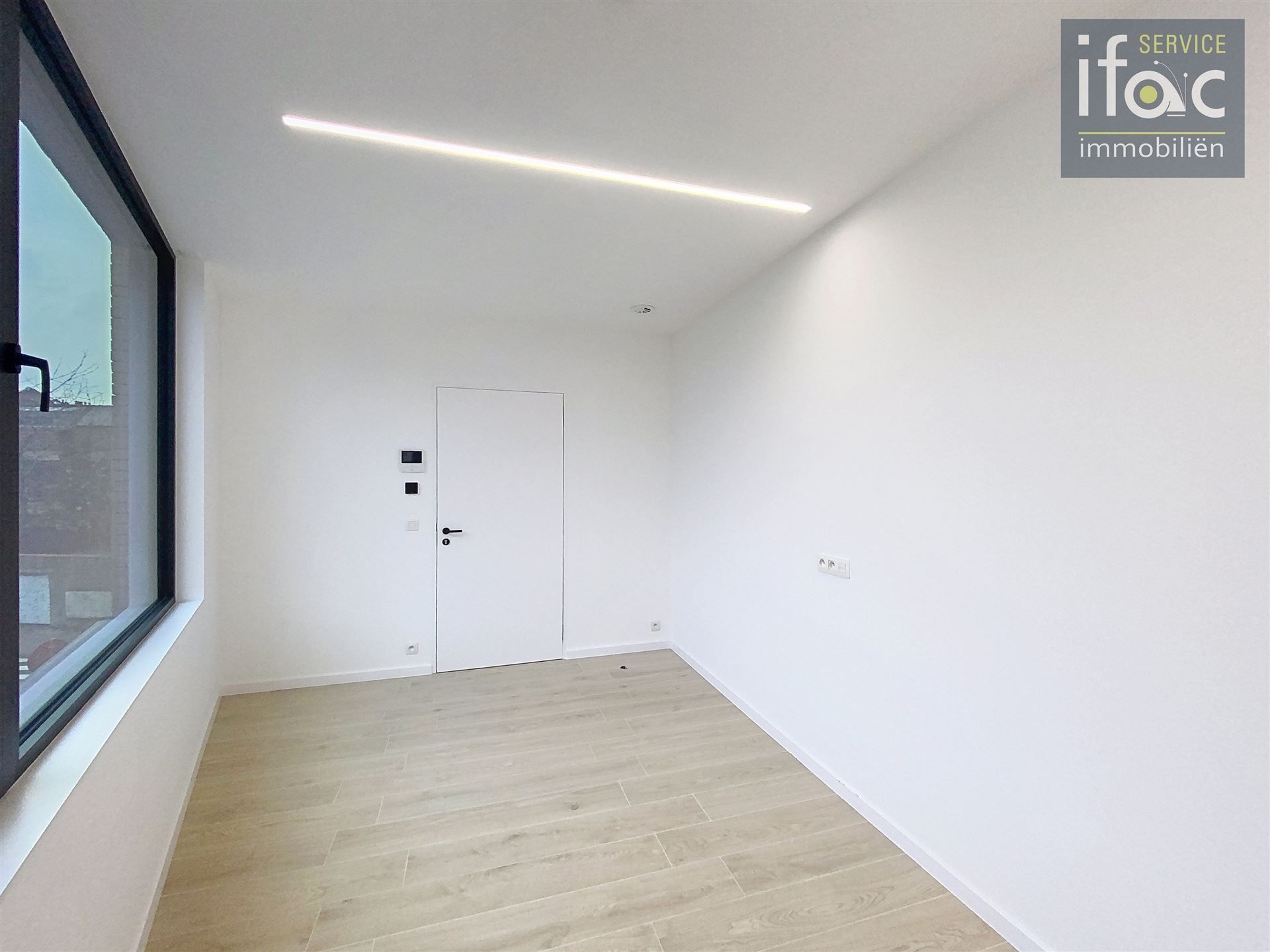 Moderne en lichtrijke praktijkruimte in nieuw gebouw foto 3