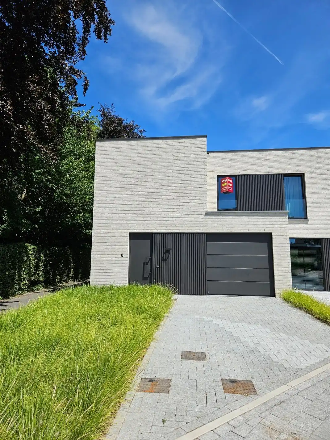 Instapklare woning in hartje Harelbeke, overal dichtbij  foto 2