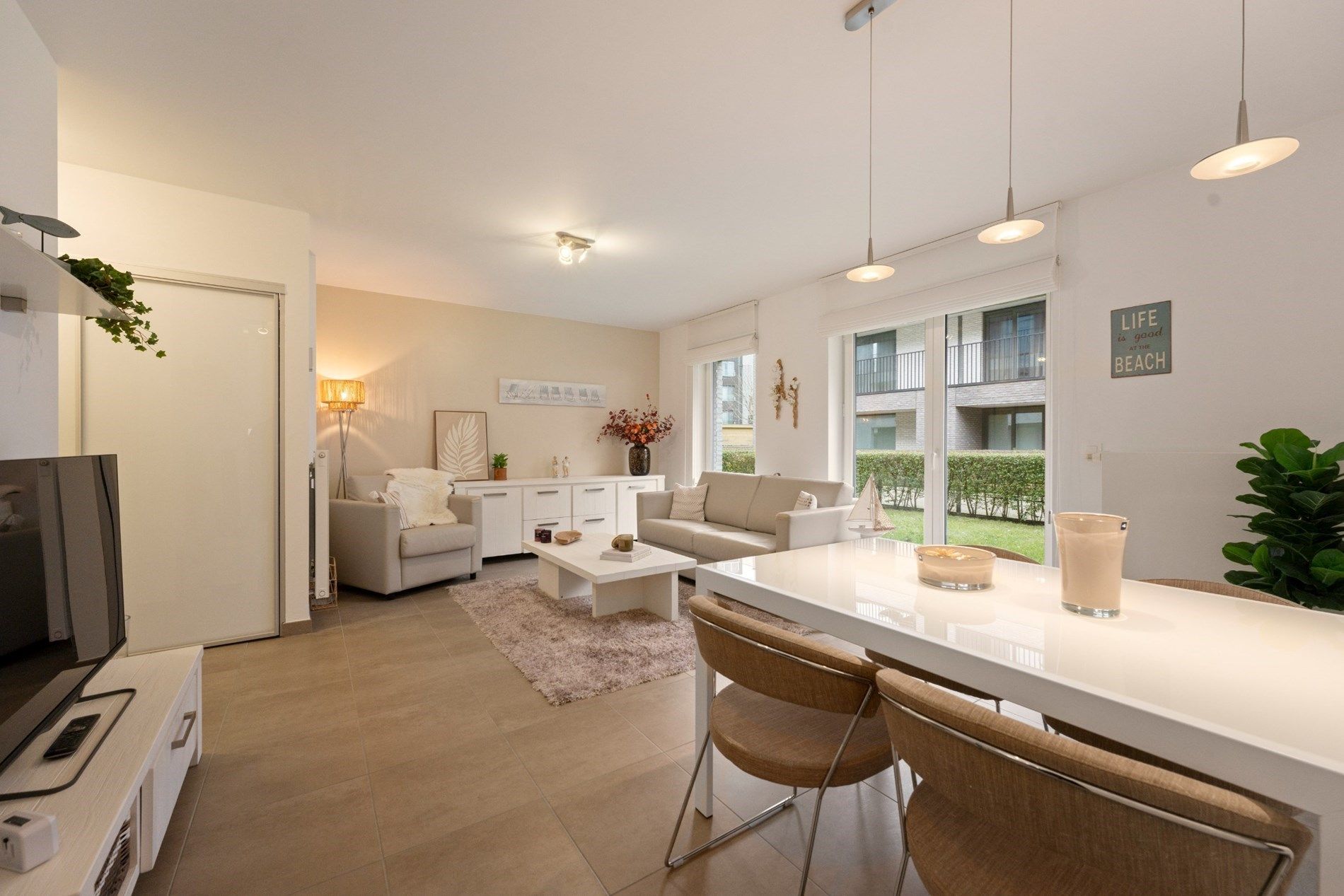Tof gelijkvloers appartement met tuintje te Zeebrugge foto {{pictureIndex}}