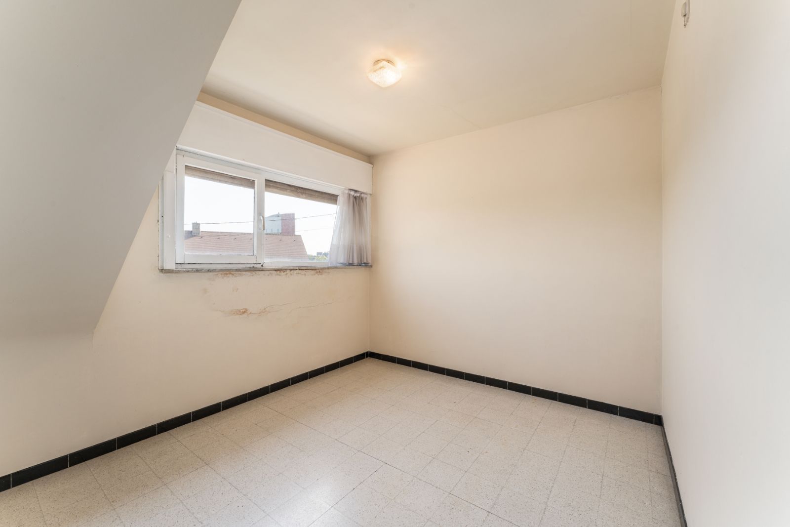 Ruime gezinswoning op 737 m² met 6 slaapkamers! foto 13