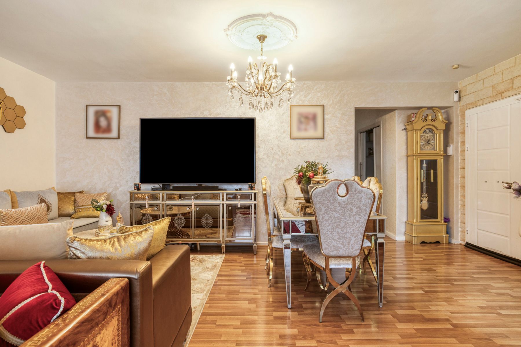 Ruim instapklaar appartement met parking foto 9