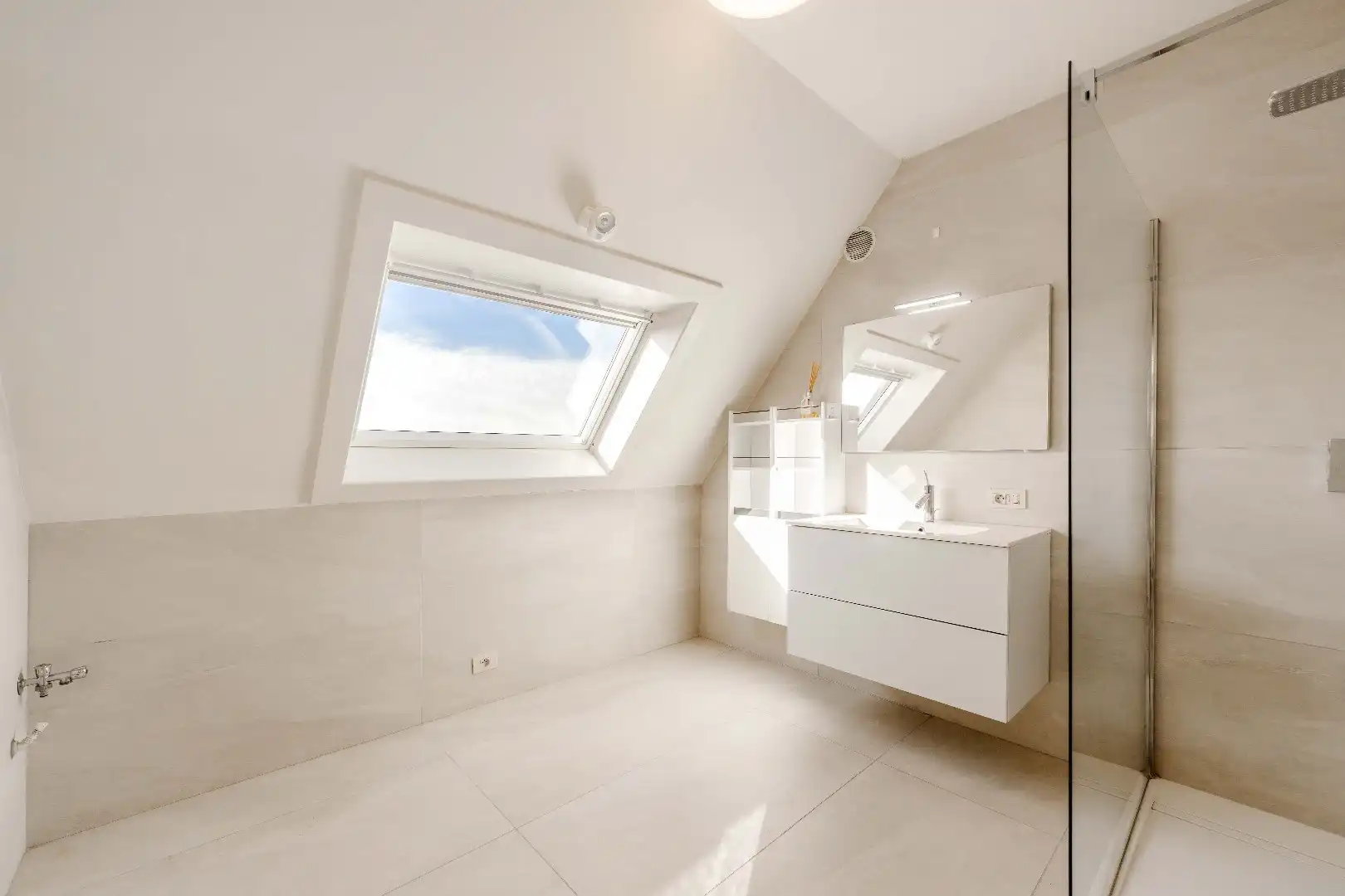 INSTAPKLAAR PENTHOUSE (114 m²) MET 2 SLKS IN HARTJE AALTER foto 11