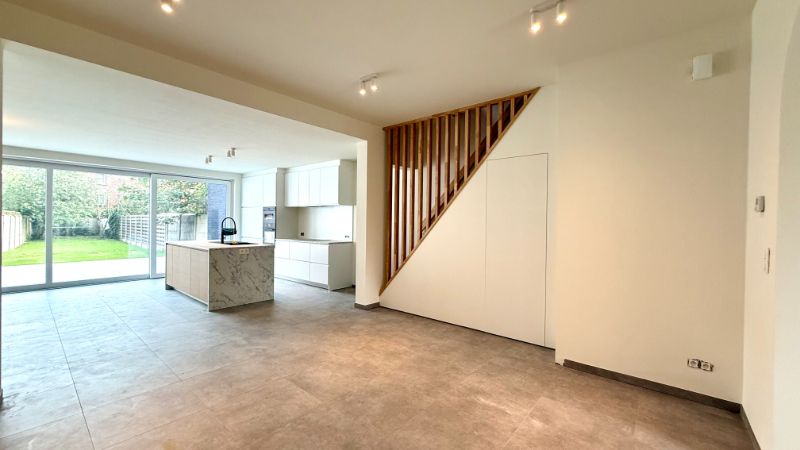 Prachtige vernieuwbouwwoning aan het water in hartje Deinze foto 11