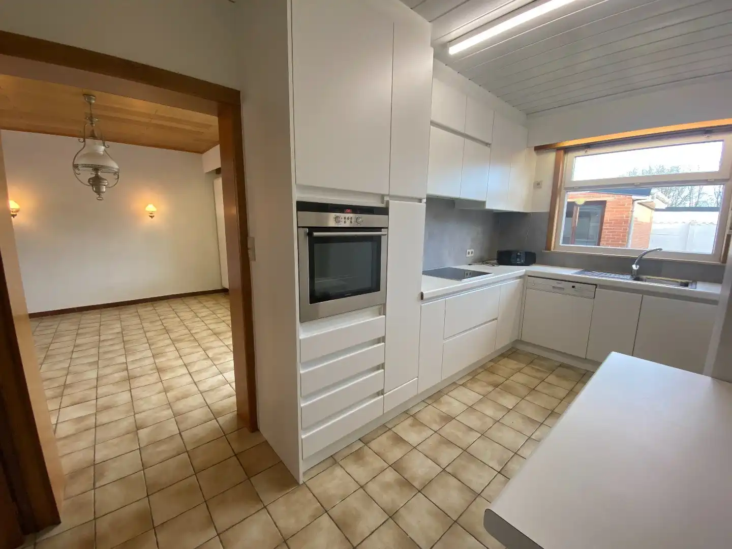 Centraal gelegen woning met 4 slaapkamers te Ieper foto 7