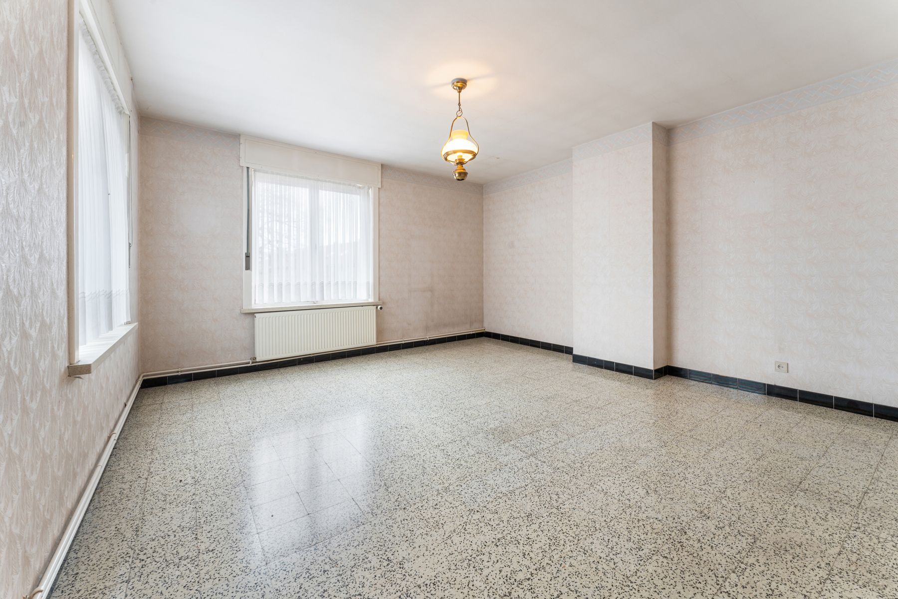 Centraal gelegen woning met 4 slpk , 2 garages en stadstuin foto 12