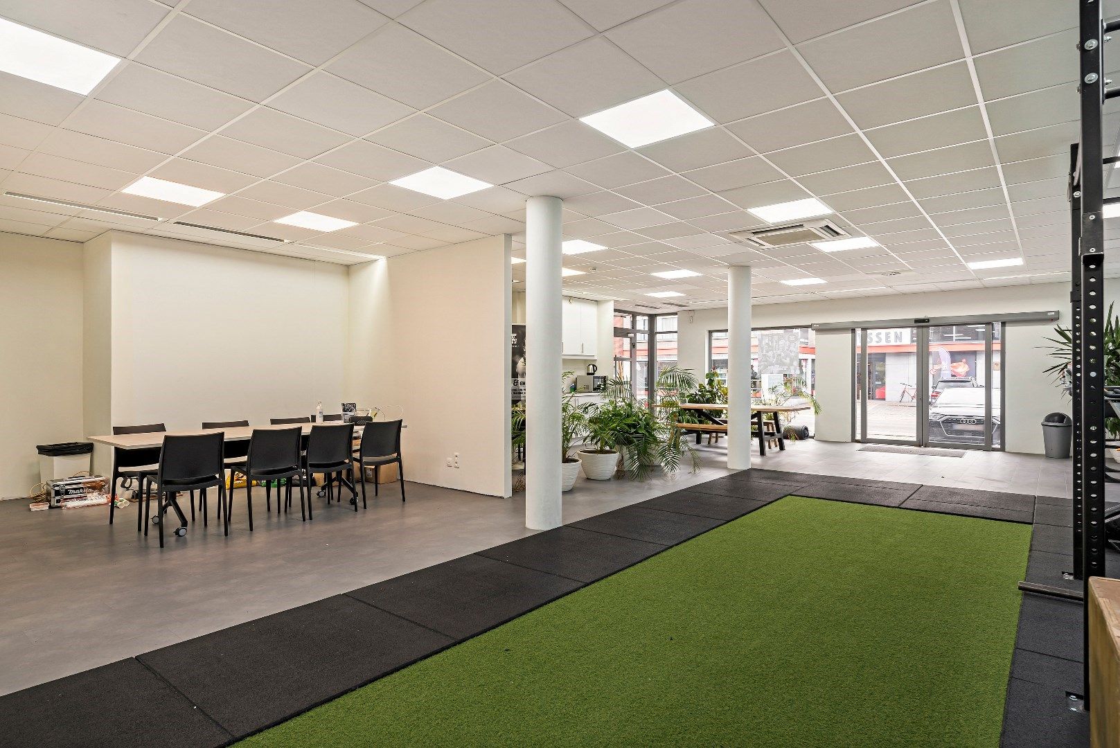 Kantoor-/Winkelruimte 467m² op 749m² grond. foto 14