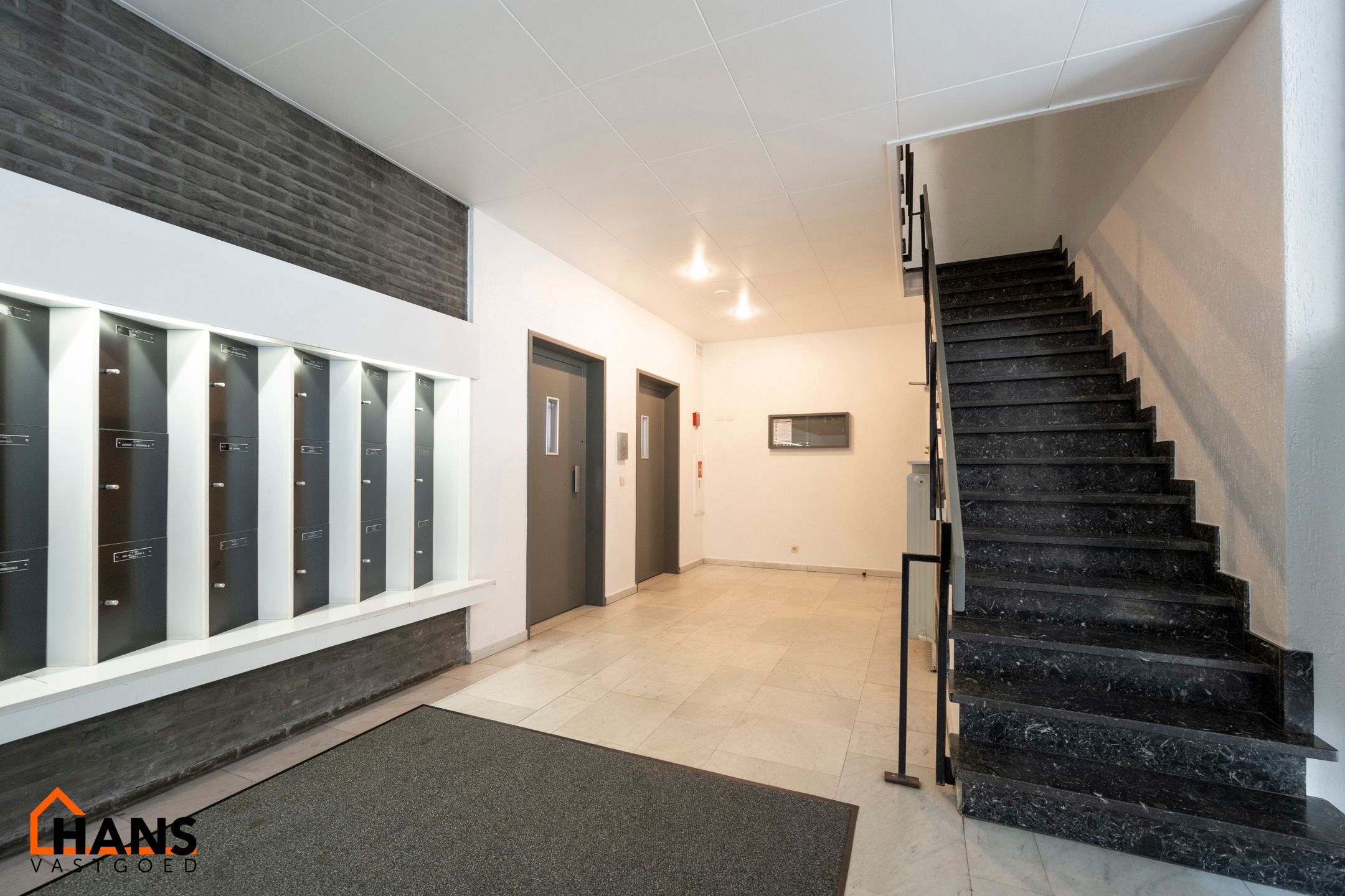 Riant appartement + staanplaats + kelder foto 23