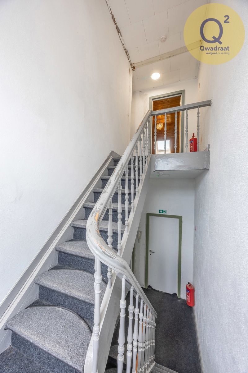 huis met 6 slpks, 2 badkamers, 2 keukens en stadstuintje foto 20