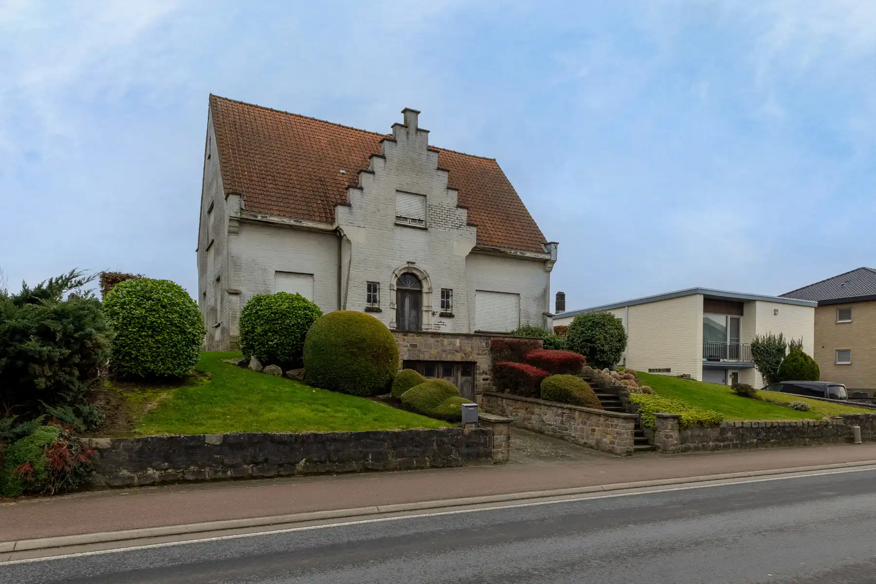 OPTIE Te renoveren woning in centrum van Sint-Pieters-Leeuw foto {{pictureIndex}}