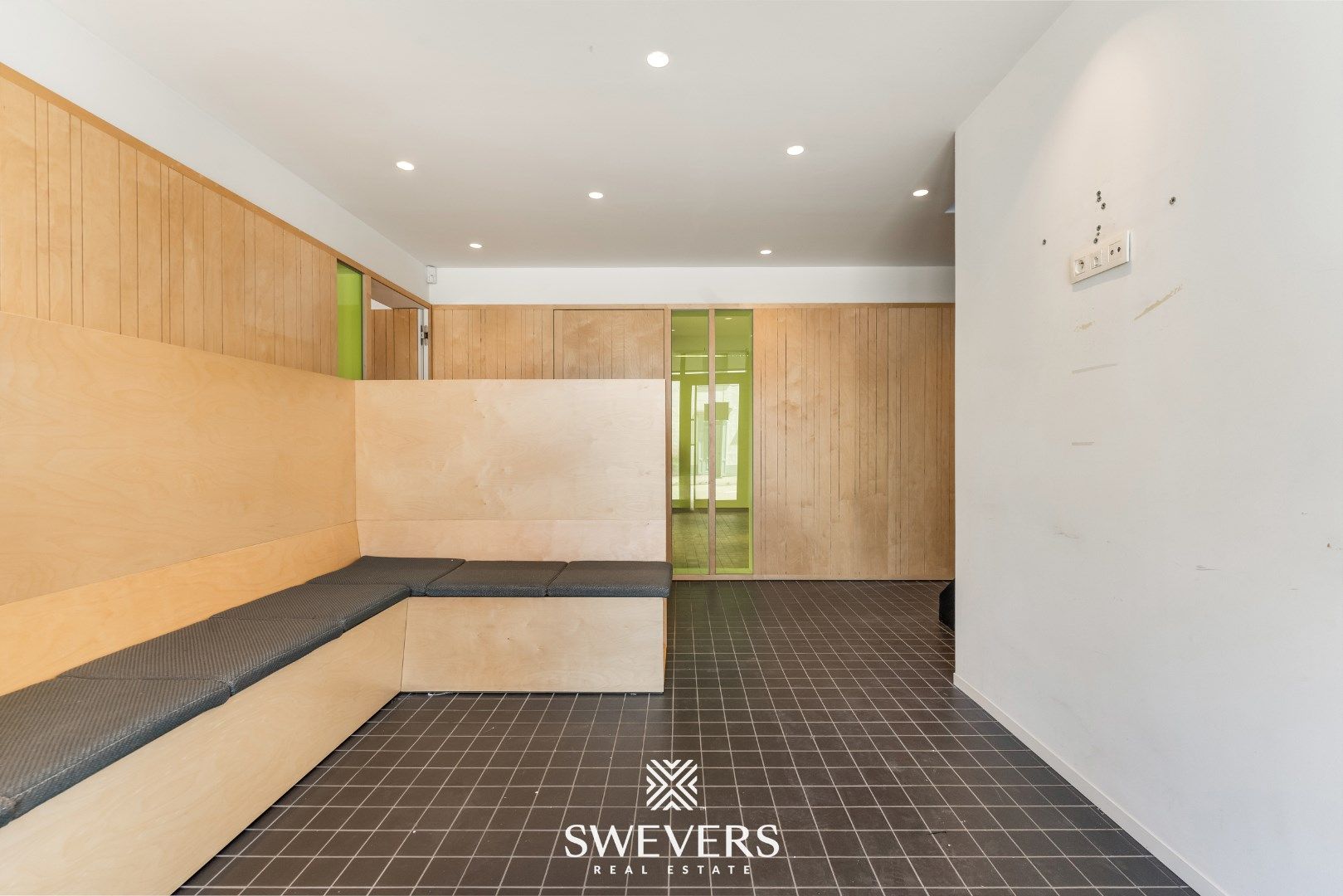 Veelzijdig handelspand op toplocatie in het centrum van Beringen foto 32