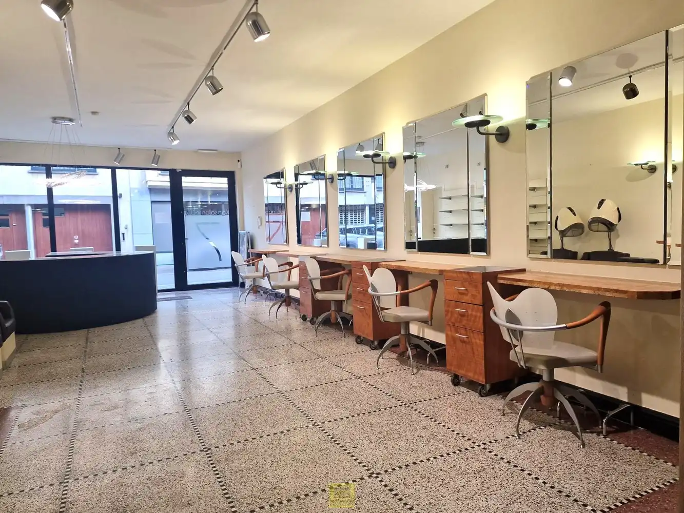 Instapklaar handelspand in het centrum van Aalst – topligging tussen Keizersplein en Hopmarkt foto 6