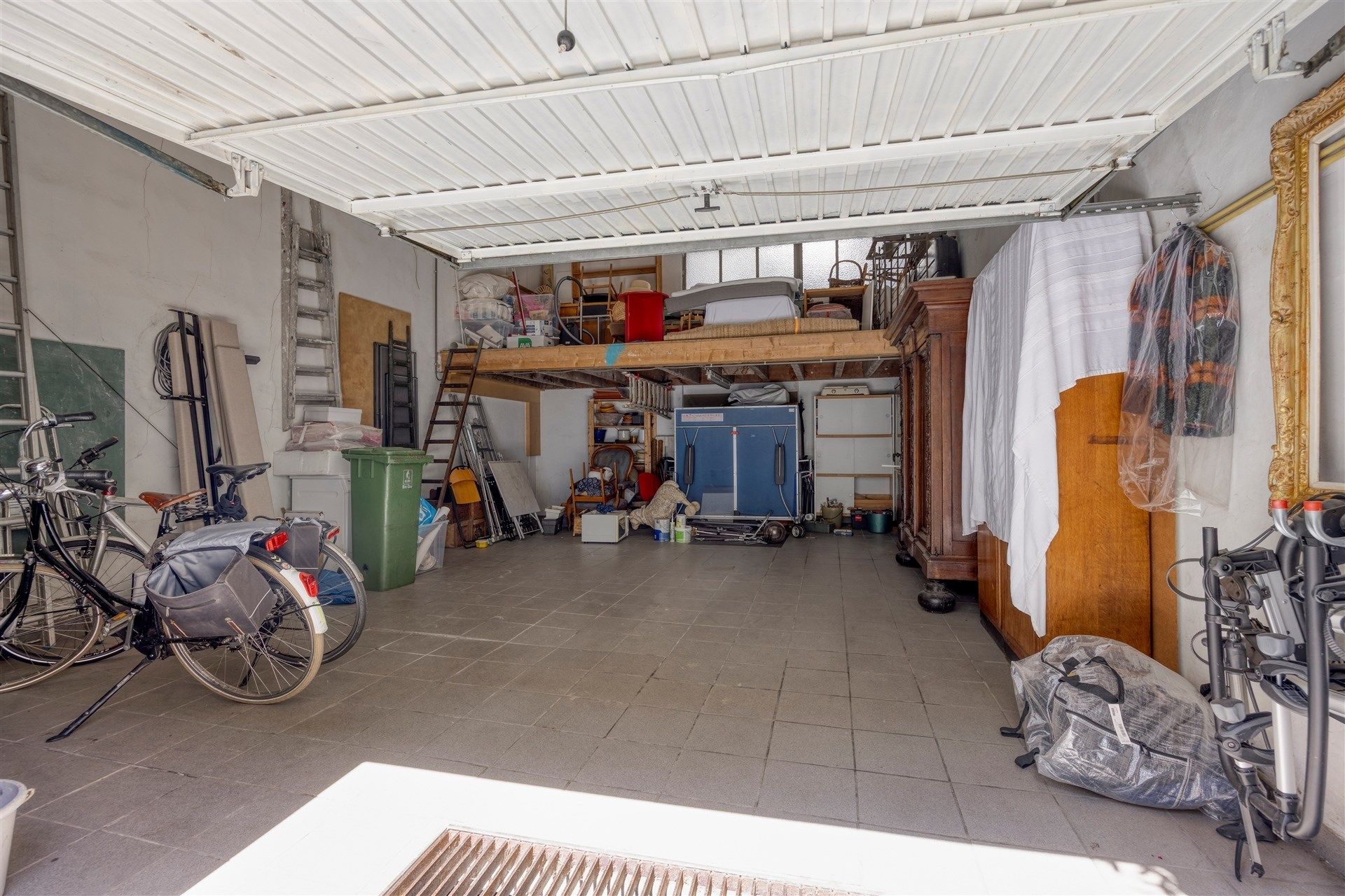 Dubbel herenhuis met 6 slpk, 2 terassen, dubbele garage en royale ruimte, perfect gelegen nabij Museum en Marnixplaats foto 35