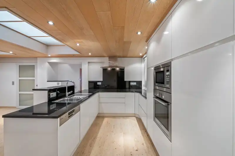 Zonnebeke-Passendale.&nbsp; Wonen en werken, grote verzorgde woning met > 5 slaapkamers en aparte >60m2 kantoorruimte / praktijk / hobbyruimte met aparte ingang. foto 6