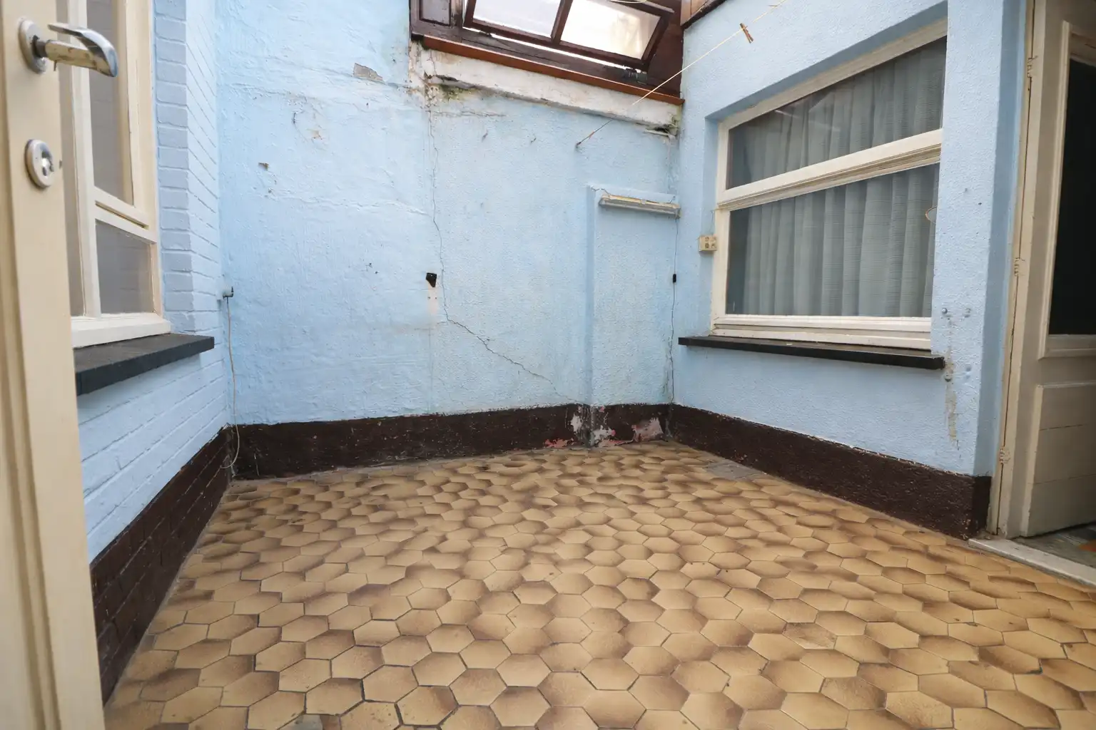 Te renoveren woning met 4 slaapkamers op wandelafstand van het centrum. foto 5