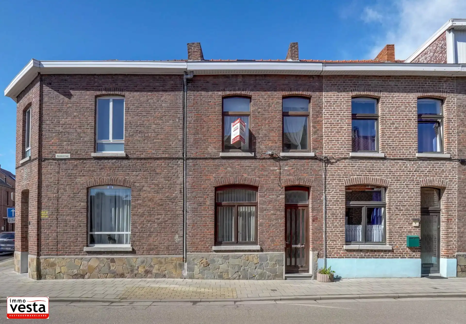 Op te knappen stadwoning op goede locatie foto 2