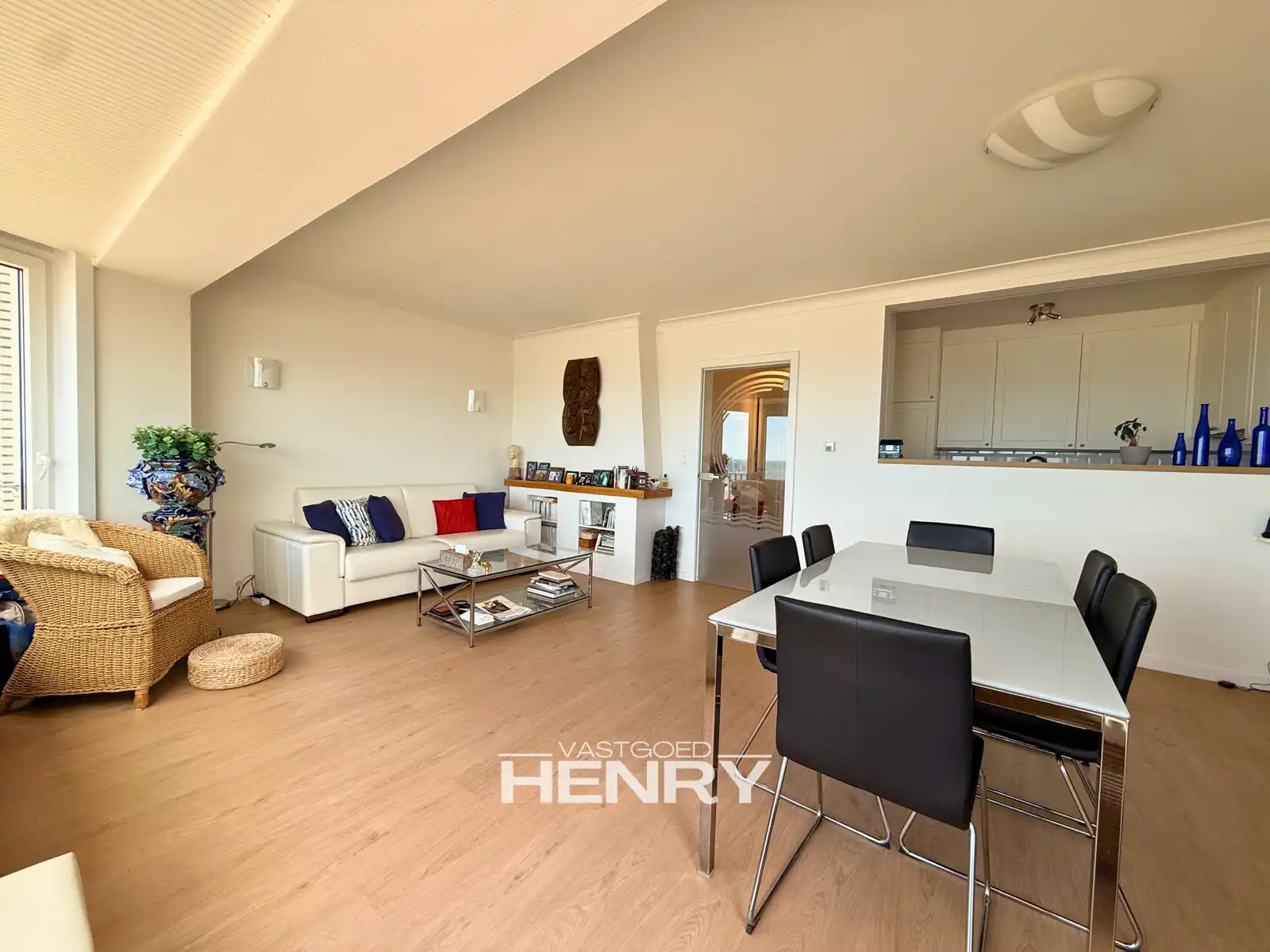 Genieten op de zeedijk, waar de horizon nooit hetzelfde is… foto 4