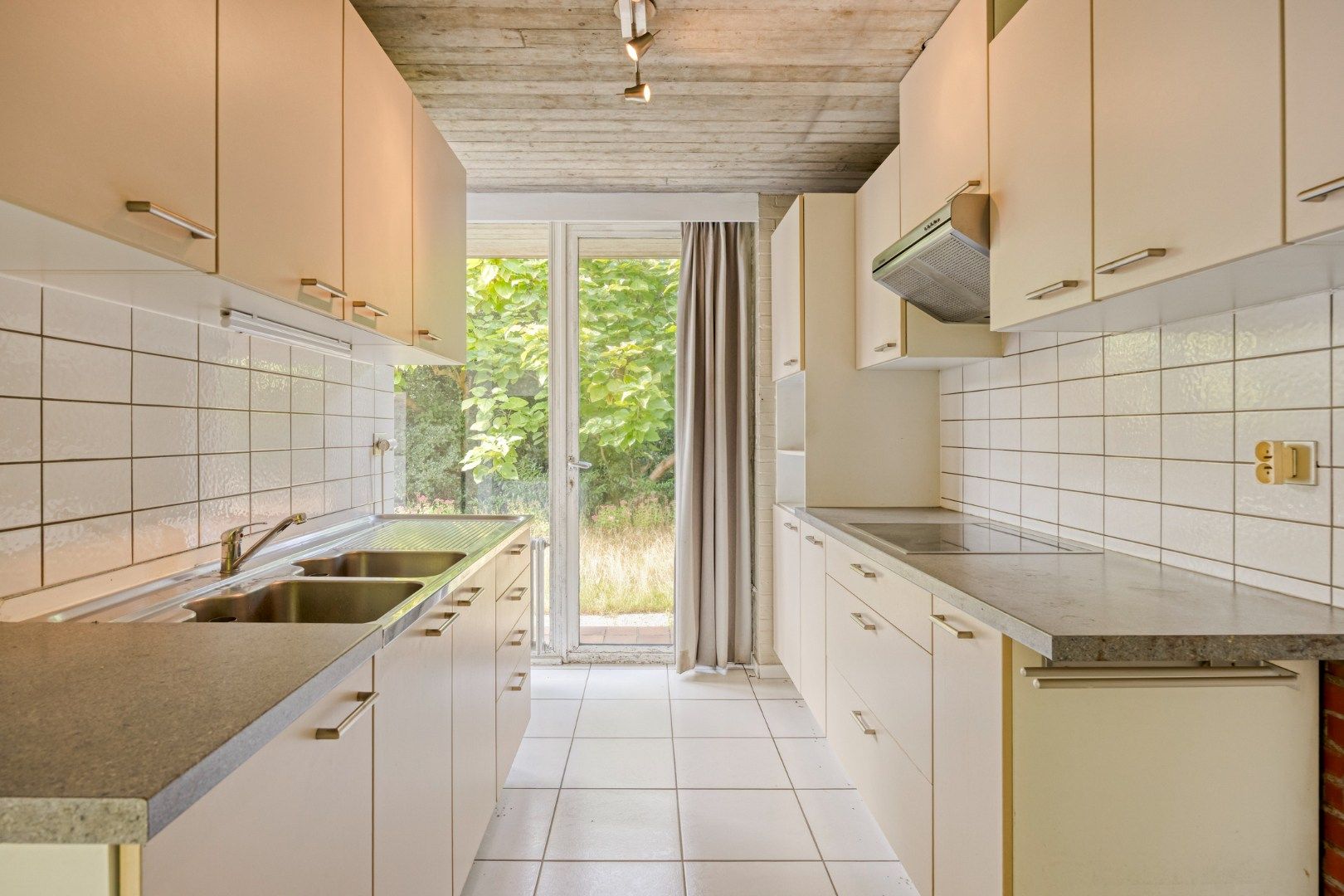 Gunstig gelegen te renoveren woning op mooi perceel van 16a07ca ! foto 11