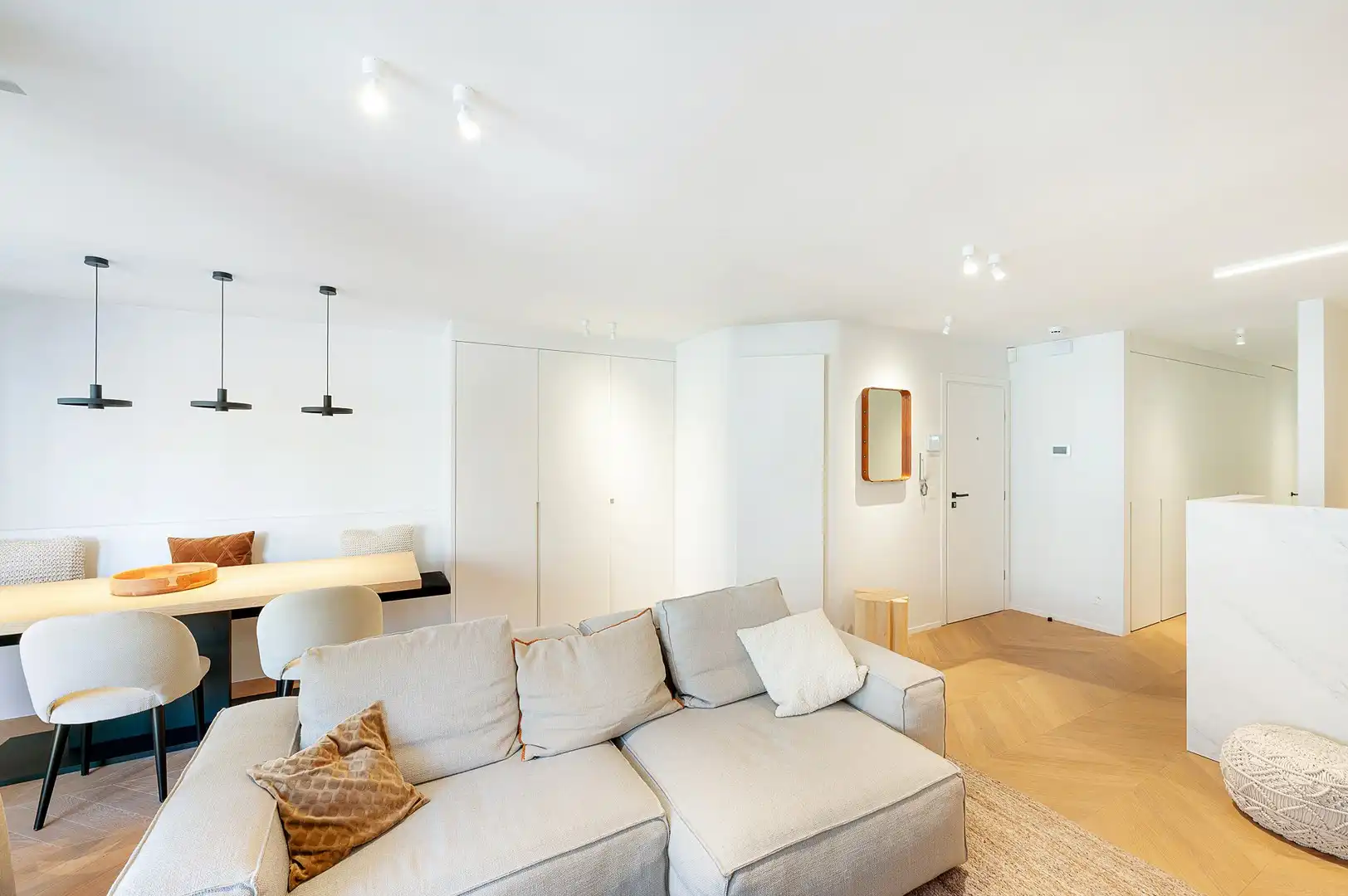 Instapklaar appartement gelegen op een centrale ligging te Knokke, vlakbij de winkels en de zee. foto 5