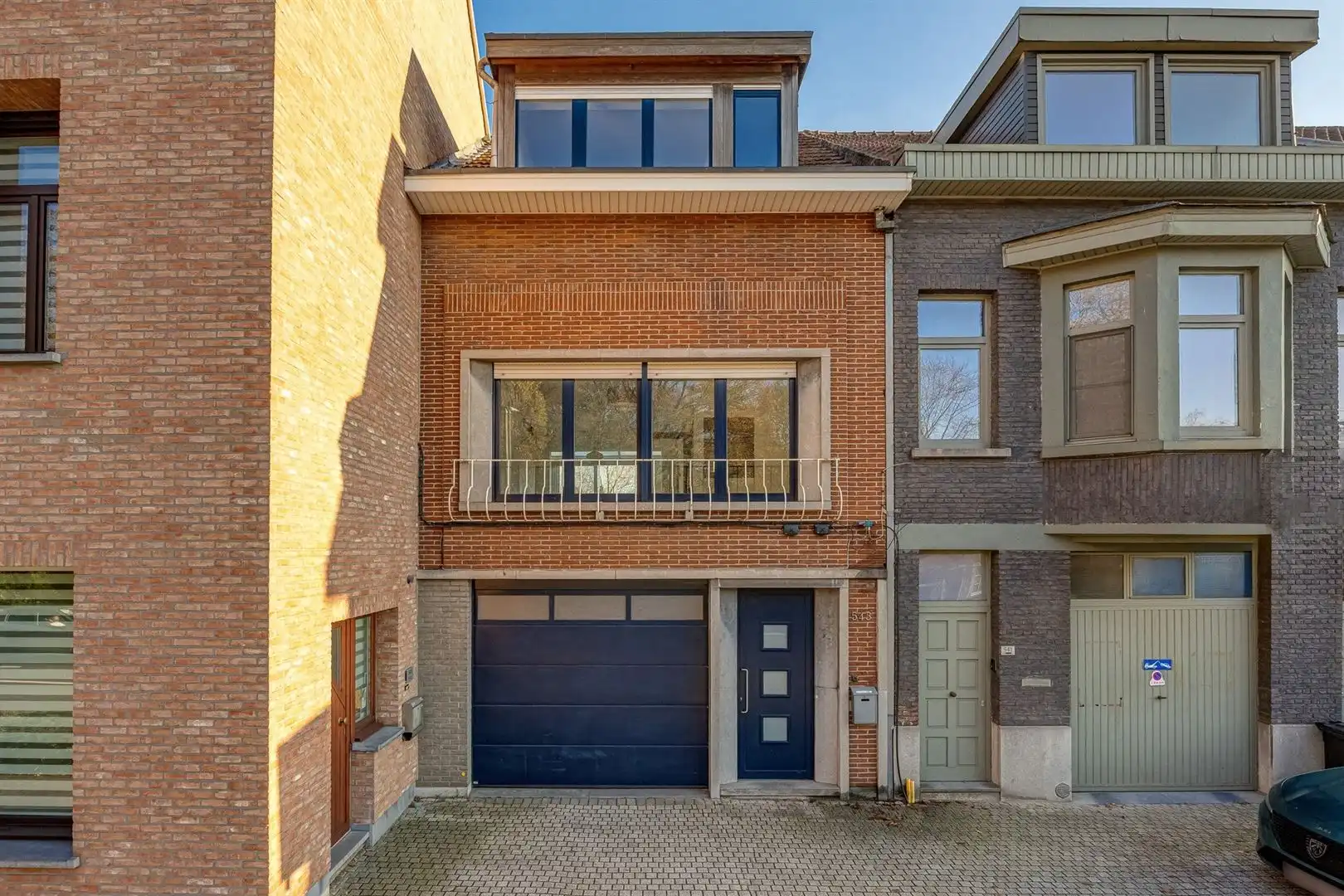 Woning met tuin en garage(s) foto {{pictureIndex}}