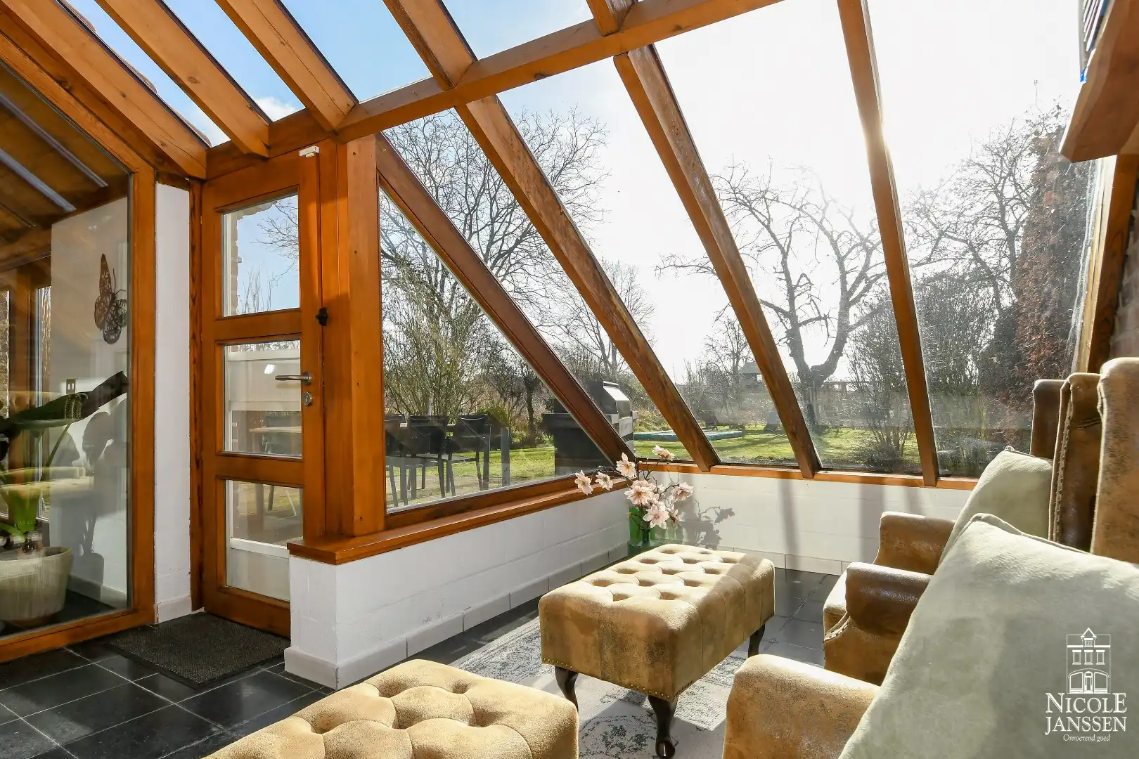 Bijzonder energiezuinige halfvrijstaande woning met diepe tuin foto 9