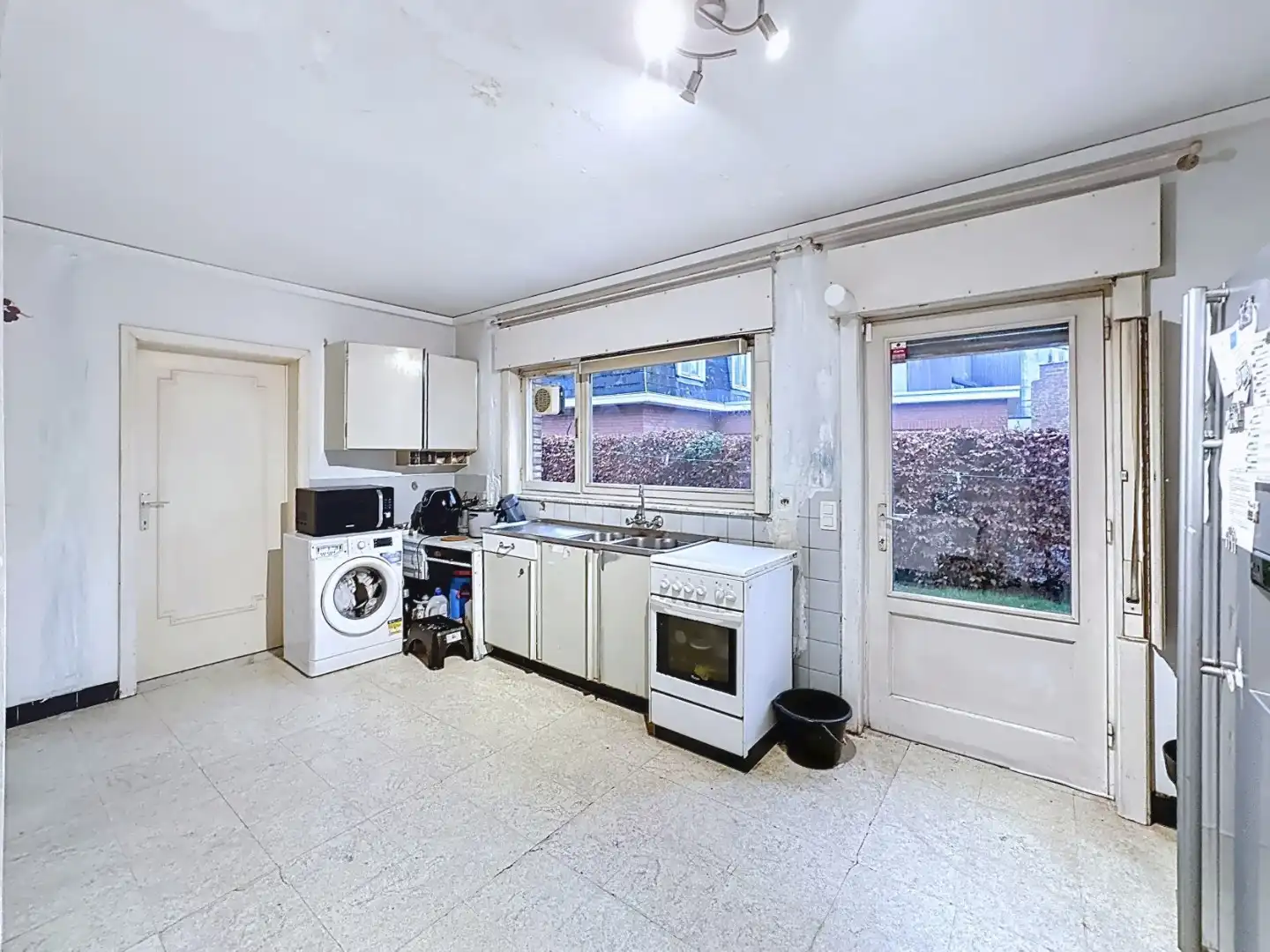Statige villa met 4 slaapkamers en bureau foto 13