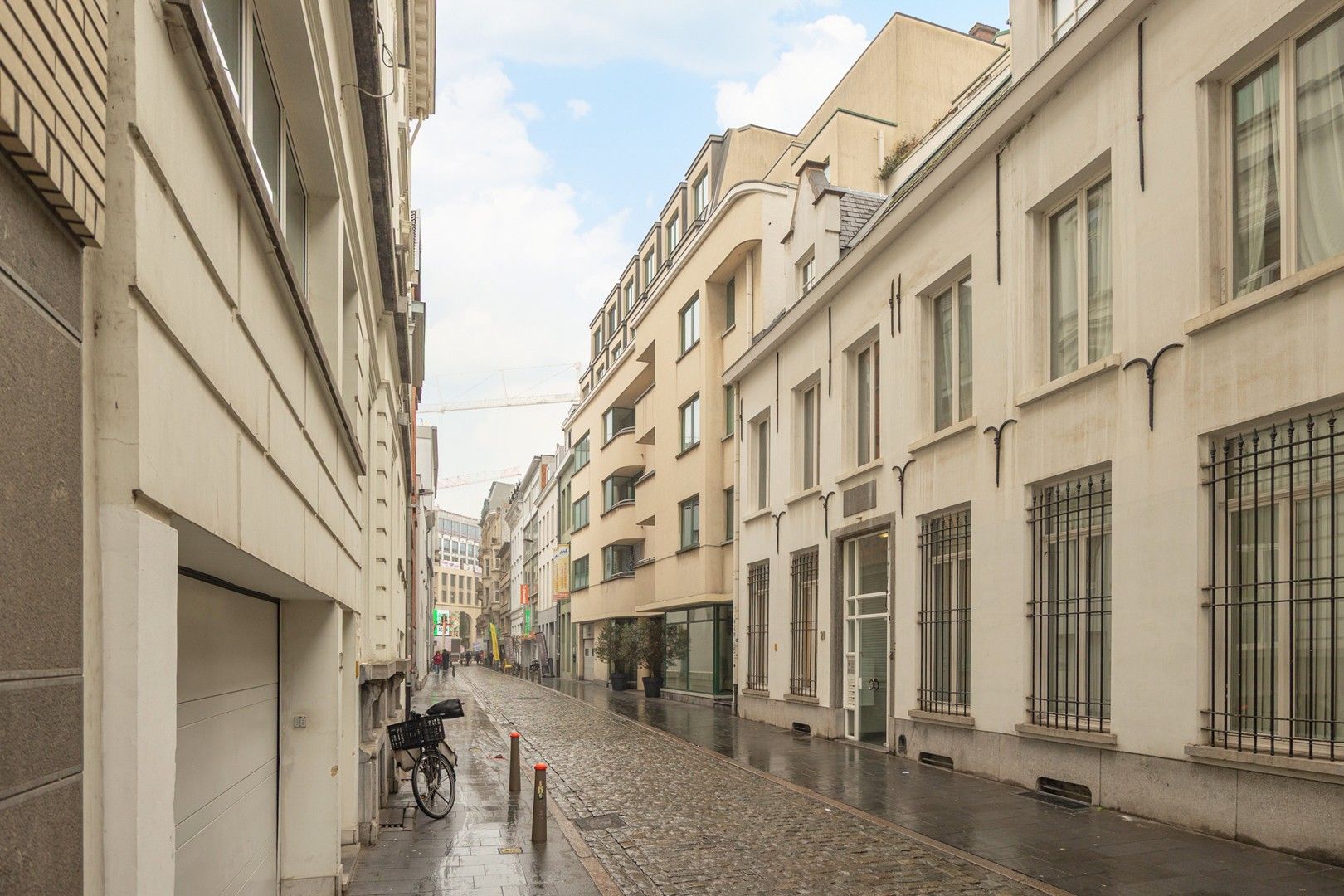 APPARTEMENT + STAANPLAATS foto {{pictureIndex}}