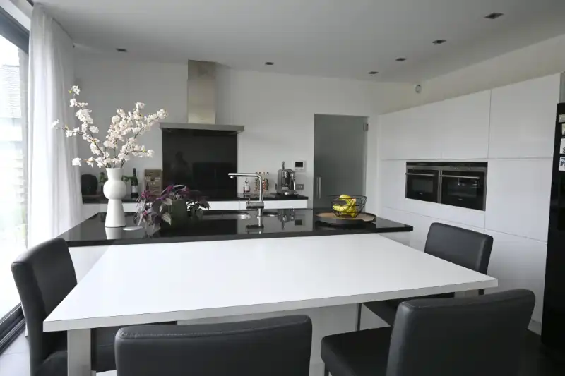 Stijlvolle en energiezuinige gezinswoning met 4 slaapkamers op gegeerde locatie in De Pinte foto 9