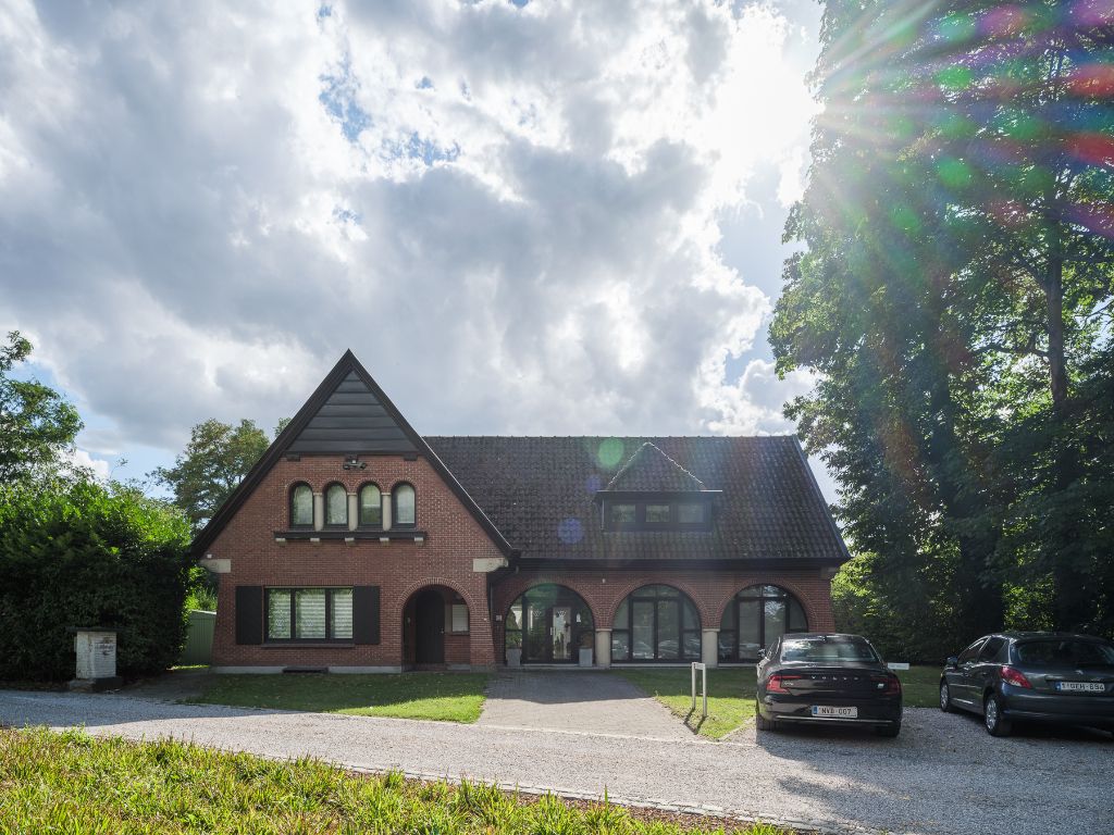Vrijstaande villa (te renoveren) op slechts 50 meter van de Leie foto 3
