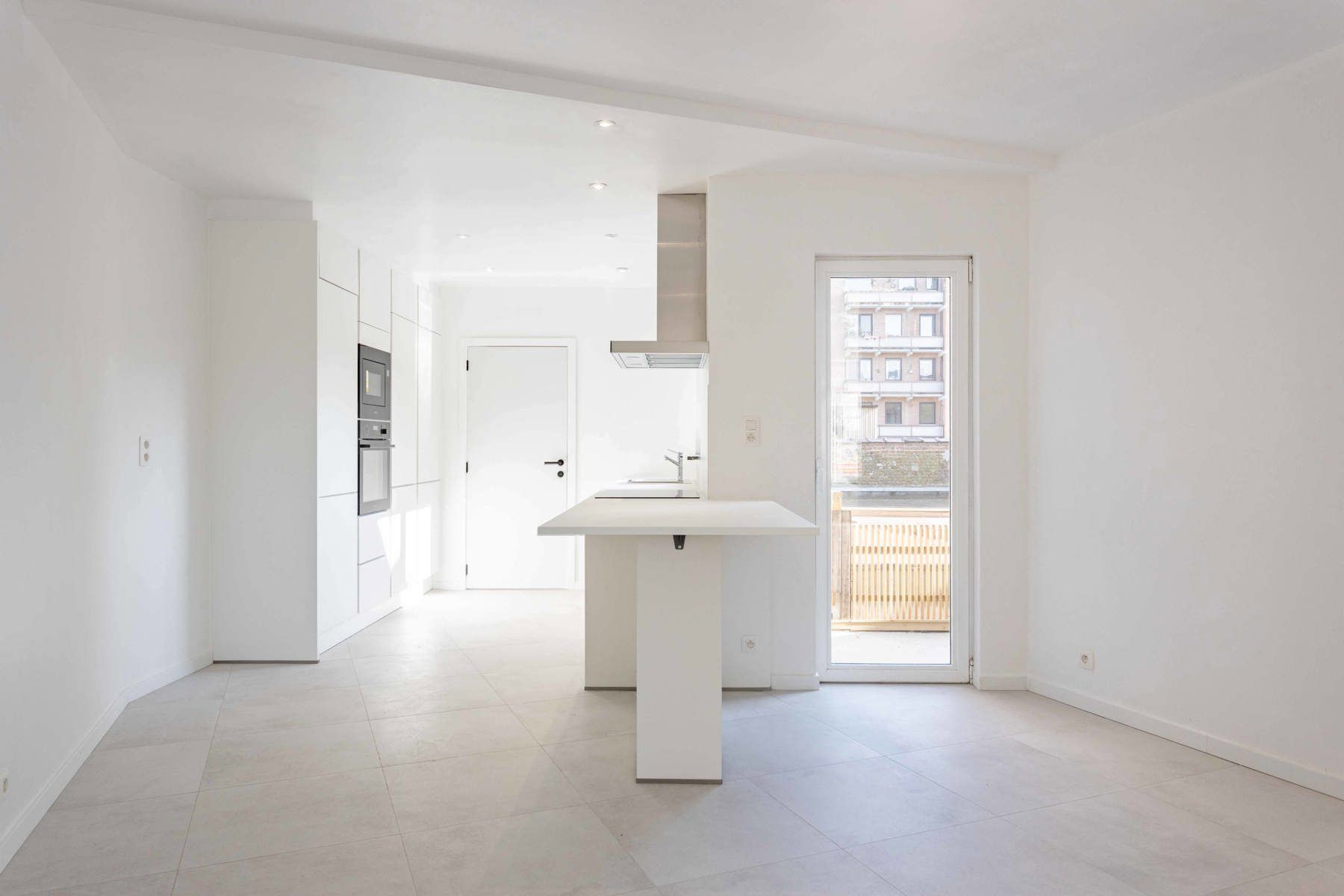 Volledig vernieuwd appartement met terras van 59m2! foto 11