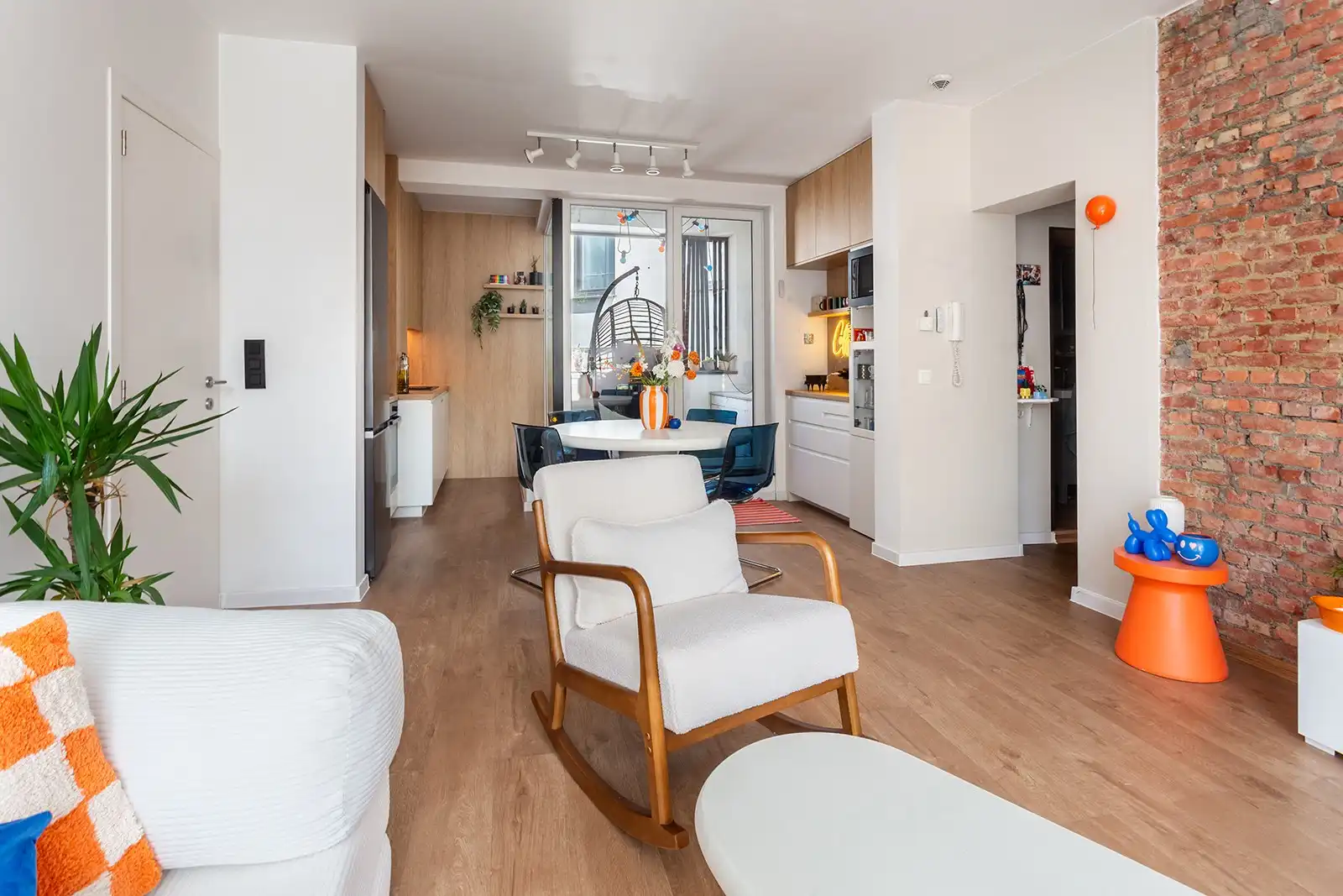 Instapklaar appartement met 2 ruime slaapkamers en terras foto 7