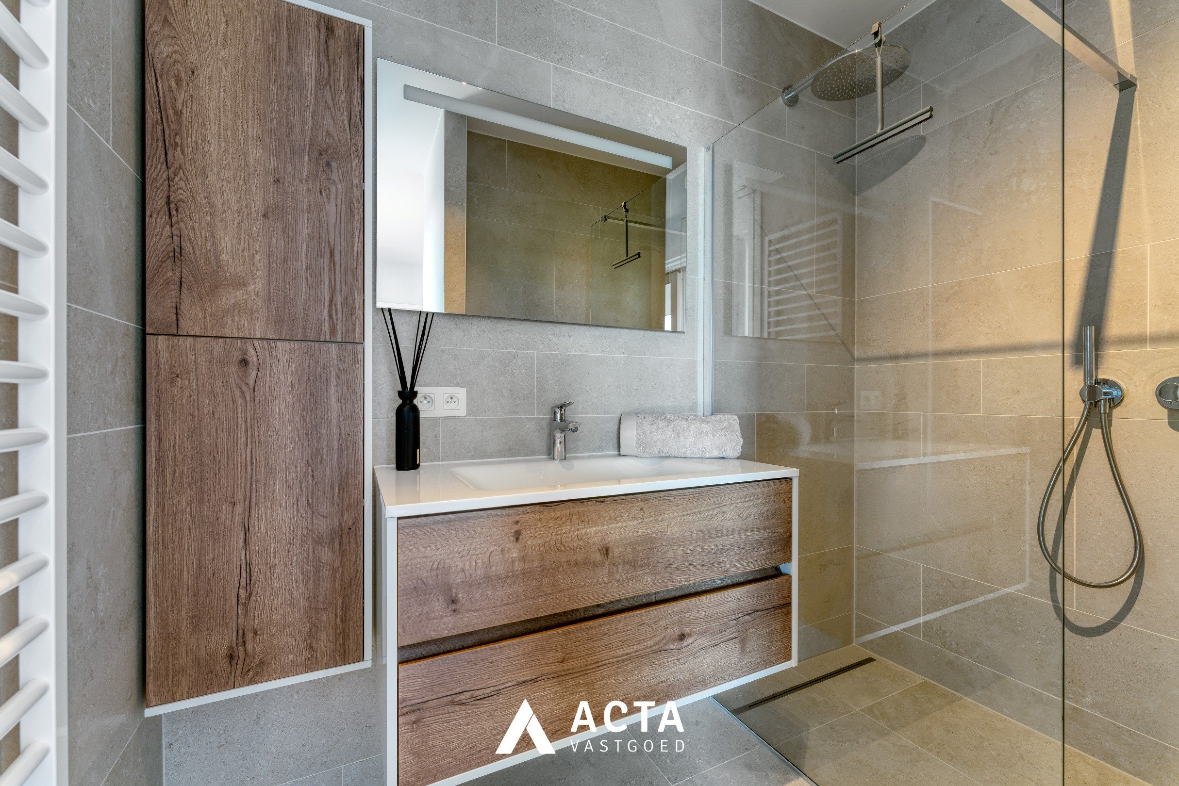 Luxueus afgewerkt nieuwbouw appartement in SKY TOWER ONE foto 11
