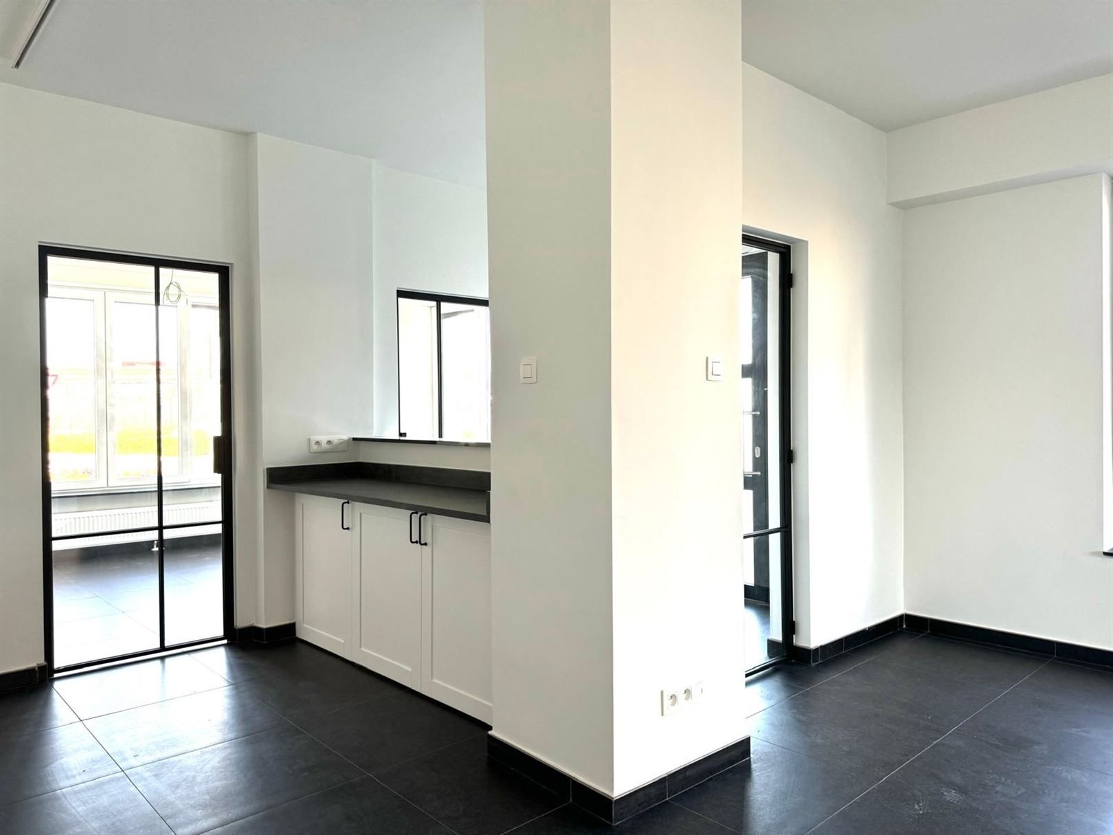 BUILDING met kantoren/appartementen 647m² langs ALBERTKANAAL. foto 8