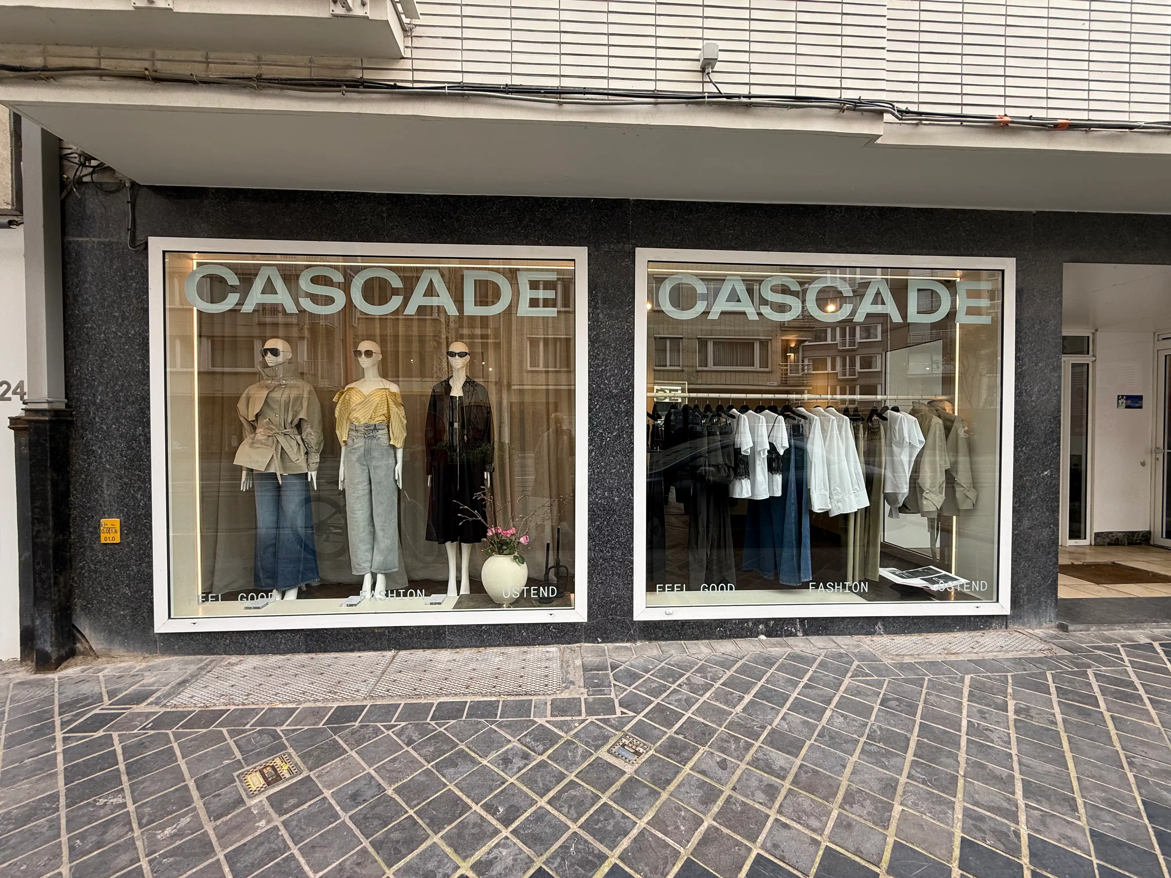 Esthetisch winkel op druk kruispunt Oostende foto 9