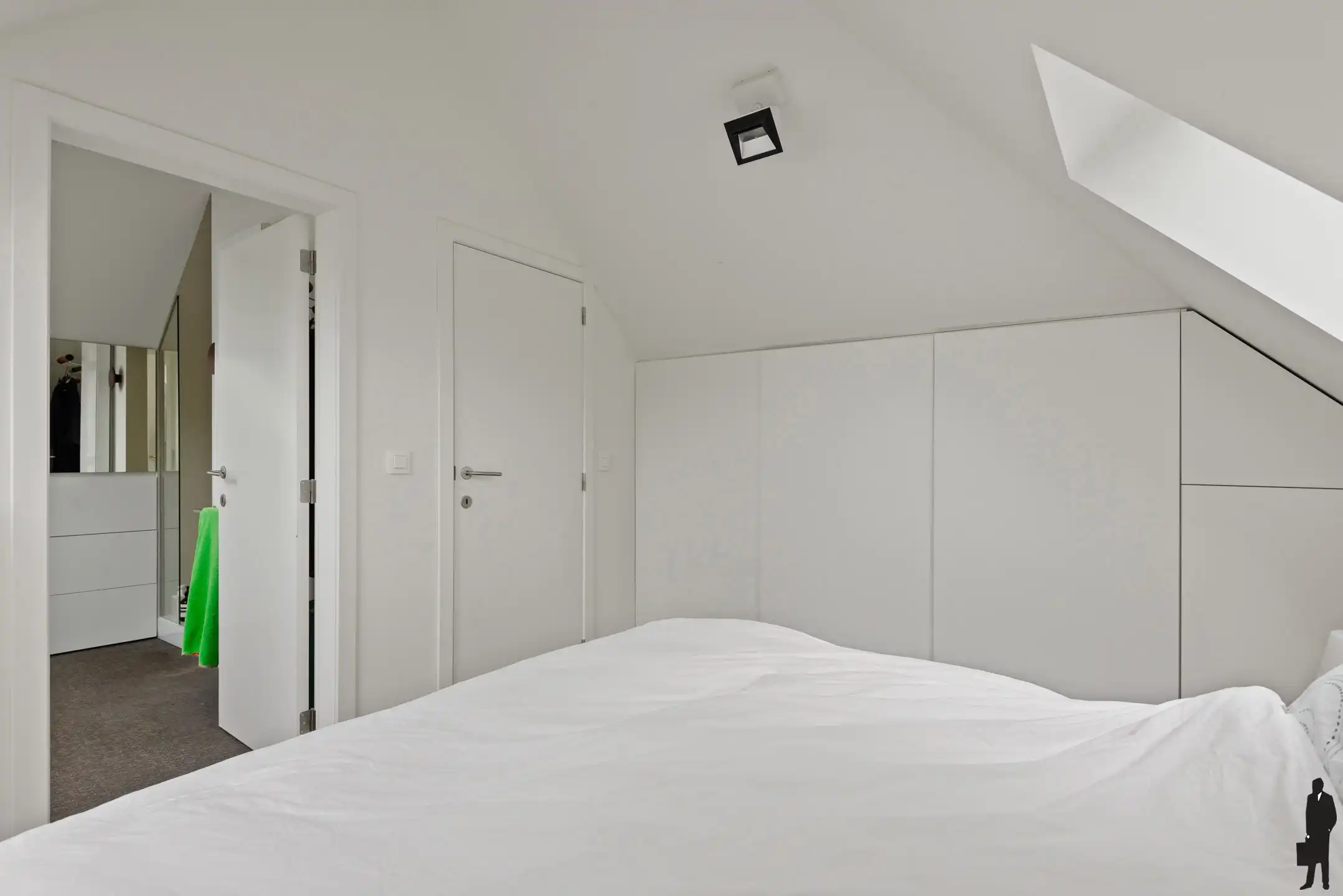 Zeer ruime woning (ca.250m²) met 6 slaapkamers & 2 badkamers foto 23