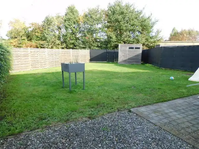 Rustig gelegen gezinswoning met 3 slpks, tuin en carport foto 19