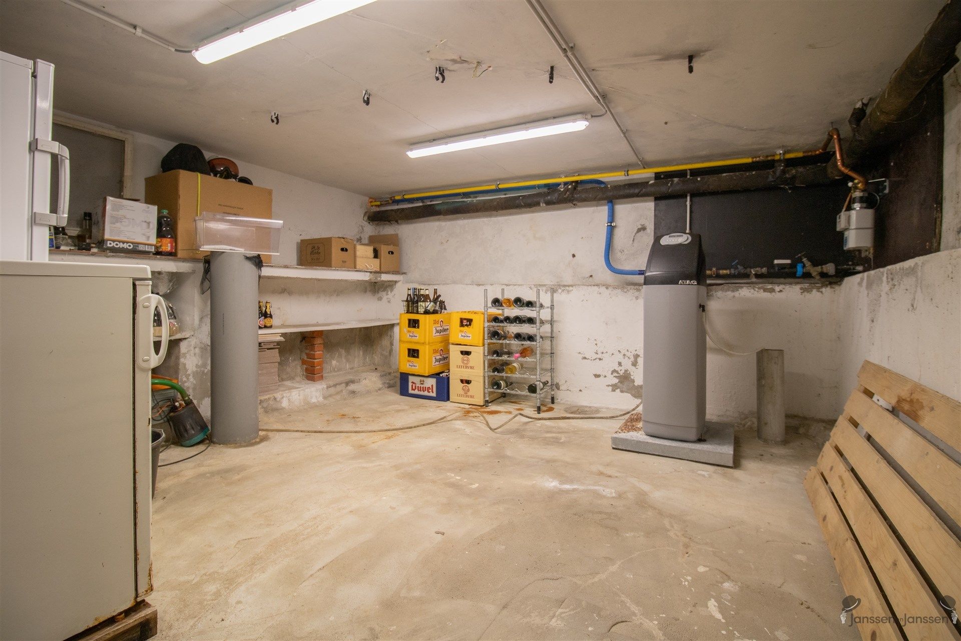 Op te frissen woning met min. 3 slaapkamers op 645 m² foto 18