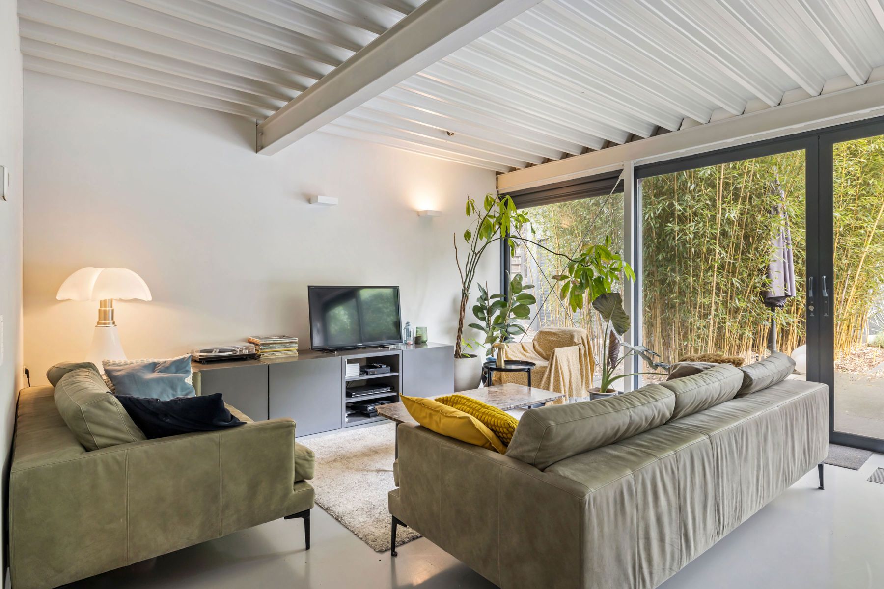 Vrijstaande villa met 4 slpk, zwembad & prachtige badkamer foto 6