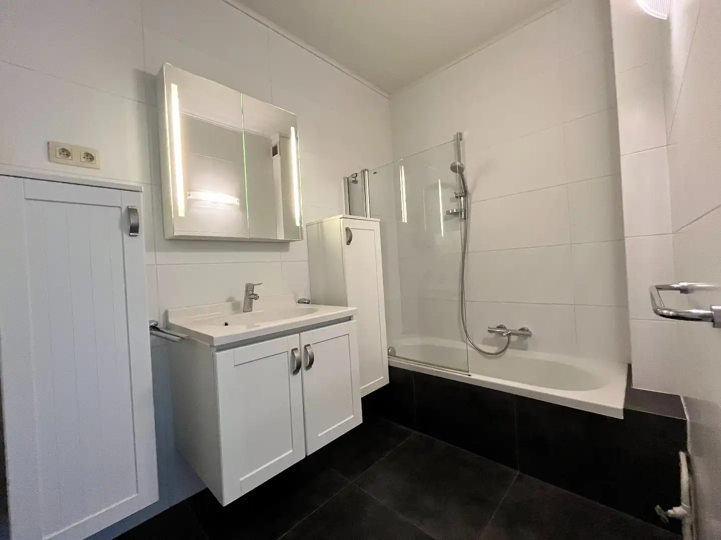 Hedendaags 2 slpk appartement met garagebox foto 7