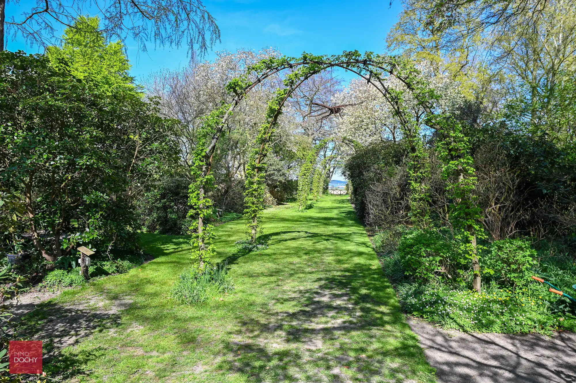Zeer goed onderhouden manoir met een  unieke parktuin foto 6