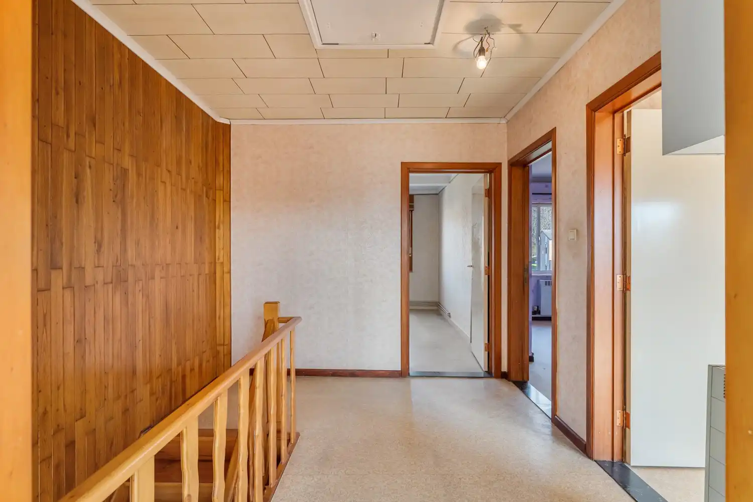 Goed gelegen en half open woning met 3 ruime slaapkamers, een extra leefruimte, een garage en een tuin te Kessel-Lo! foto 9