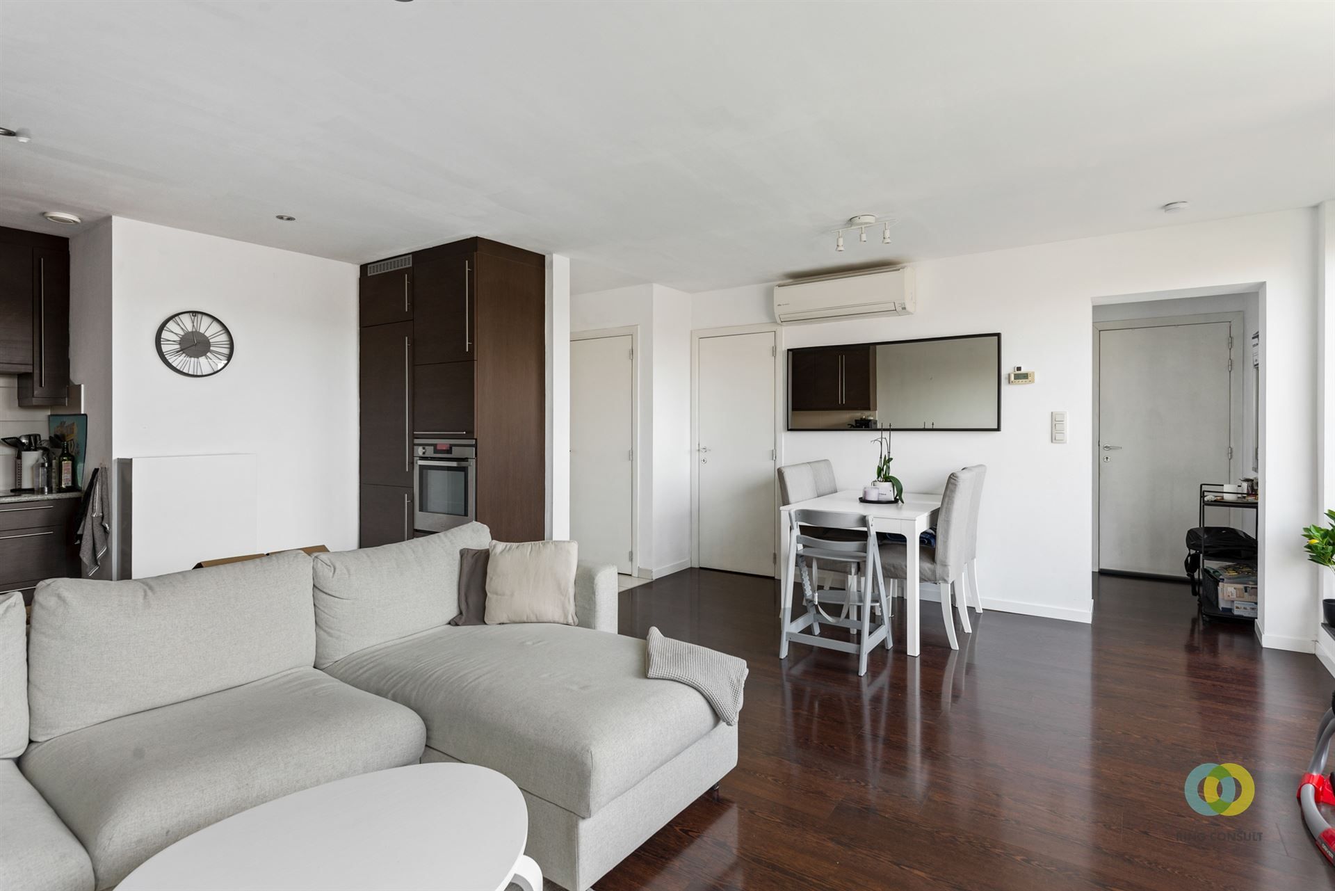 penthouse foto {{pictureIndex}}