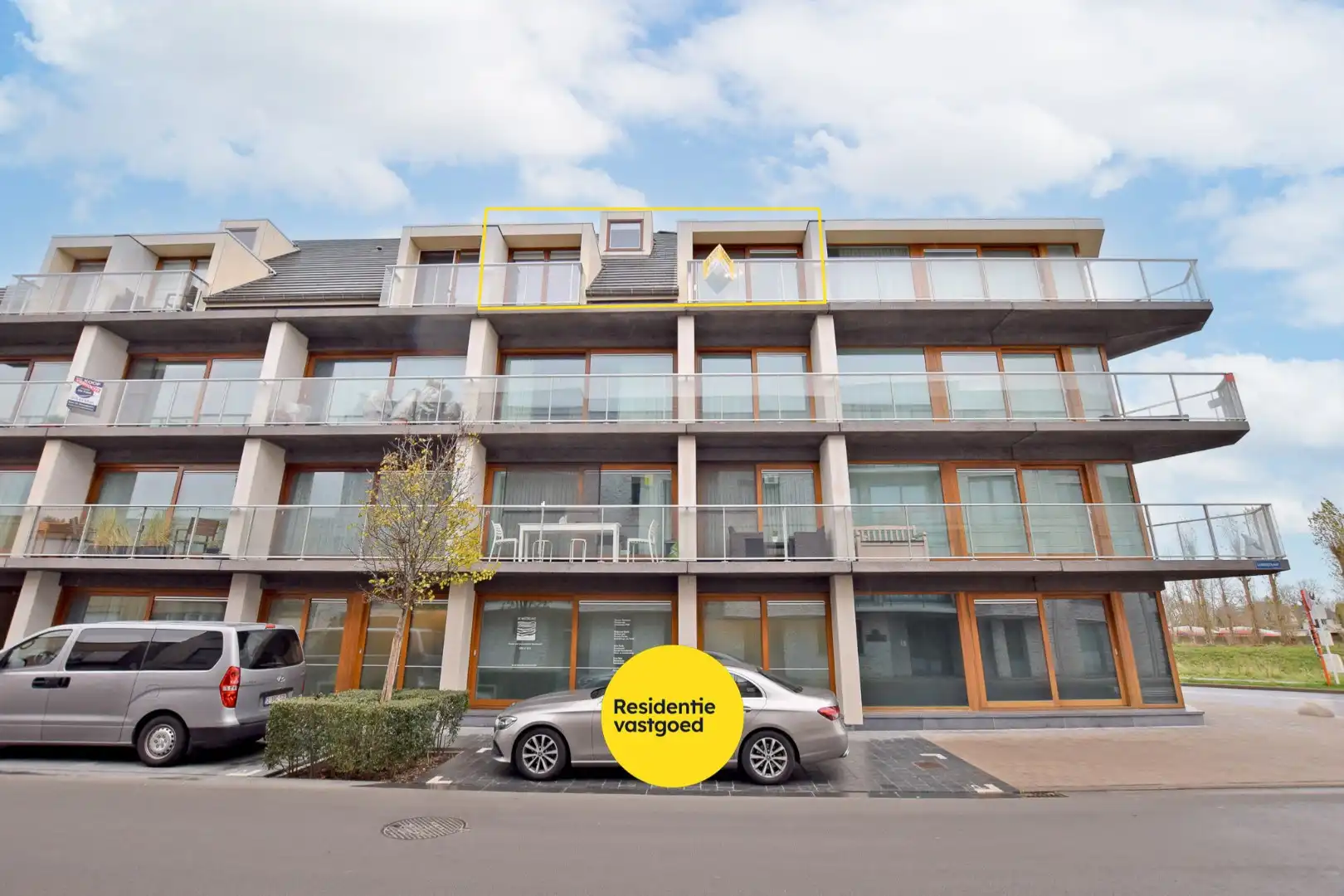 Instapklaar duplex appartement met uitzicht op het water te Nieuwpoort.  foto {{pictureIndex}}