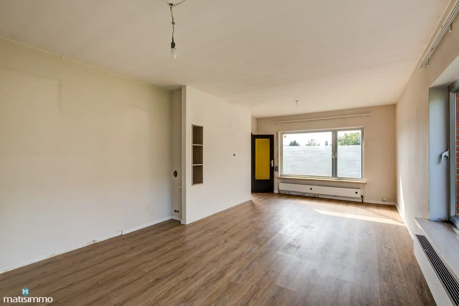 RUIME, GELIJKVLOERSE WONING (VOLLEDIG ONDERKELDERD), MET GARAGE EN TUIN NABIJ CENTRUM GENK foto 6